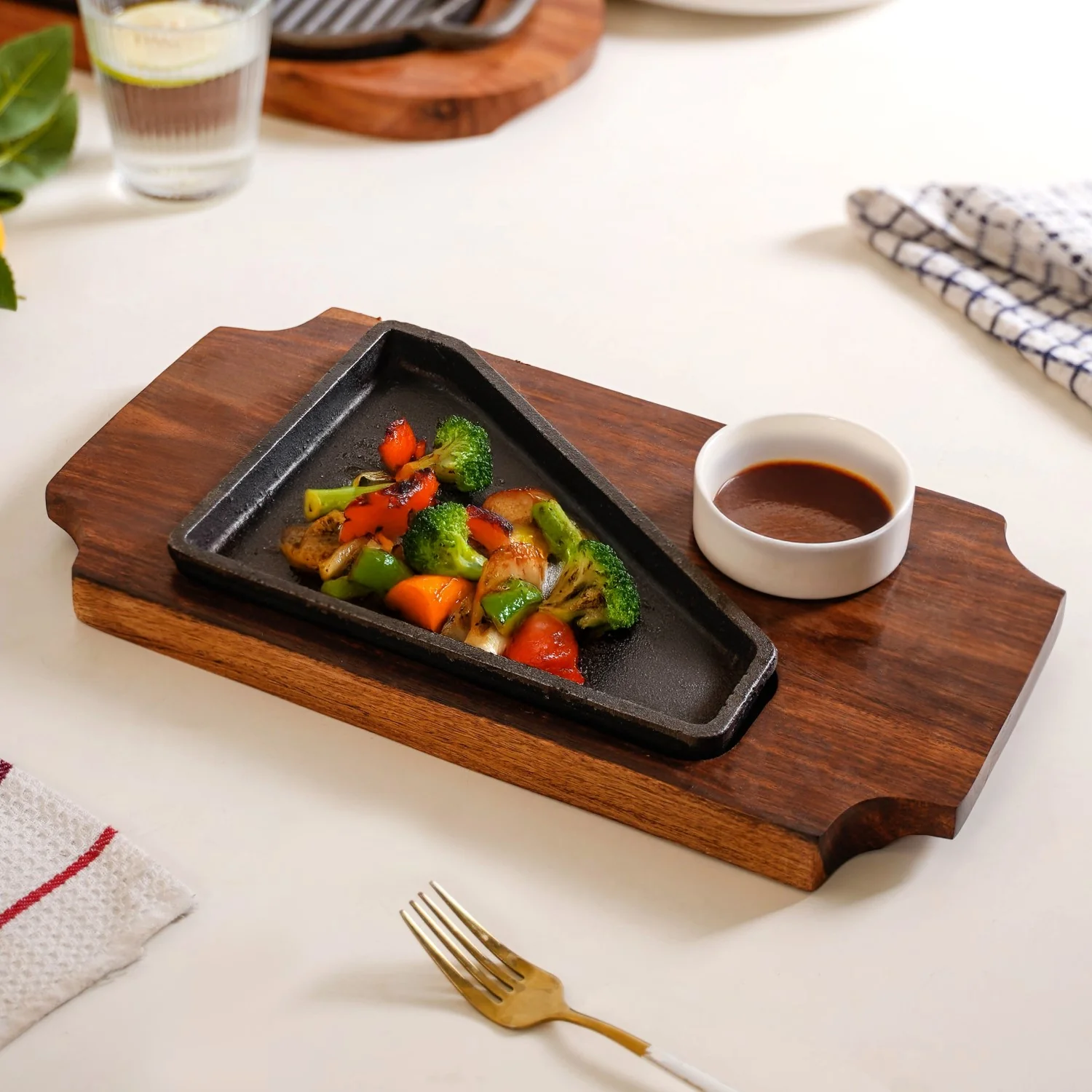 Gourmet Sizzler Plate With Dip Bowl And Wooden Base - Image 2