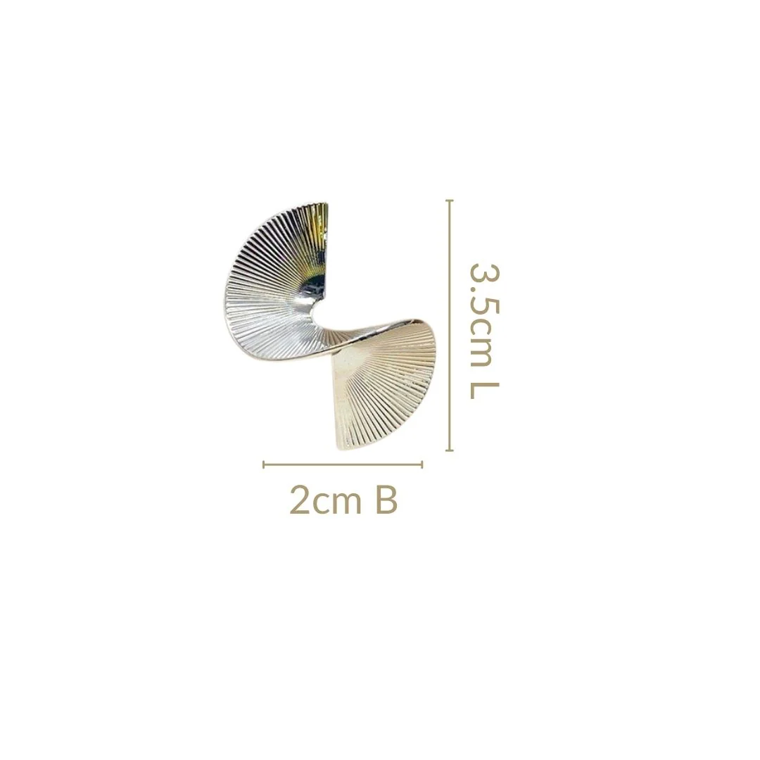 Graceful Silver Sensu Fan Earrings - Image 3