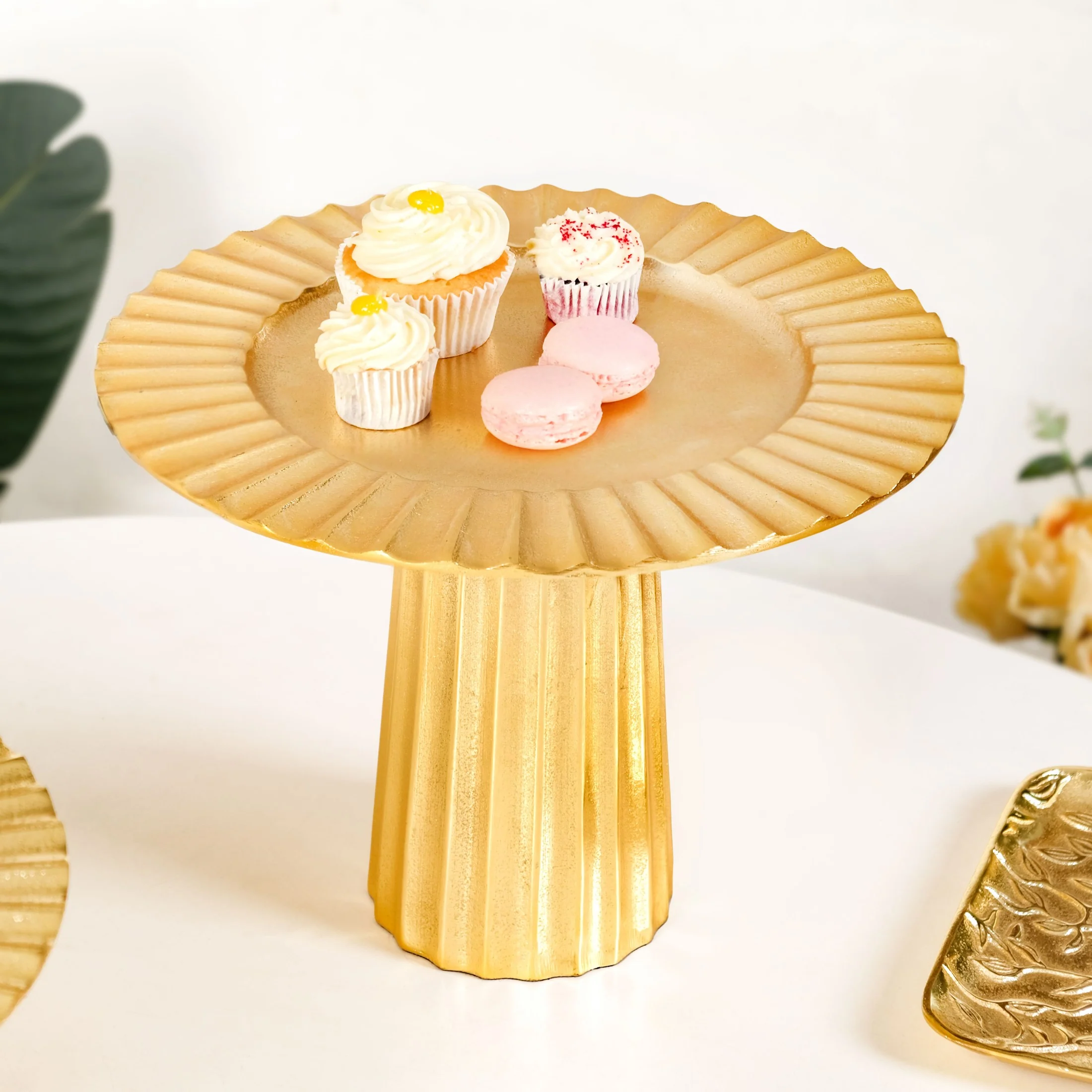 Halo Gold Dessert Riser Tall - Image 4