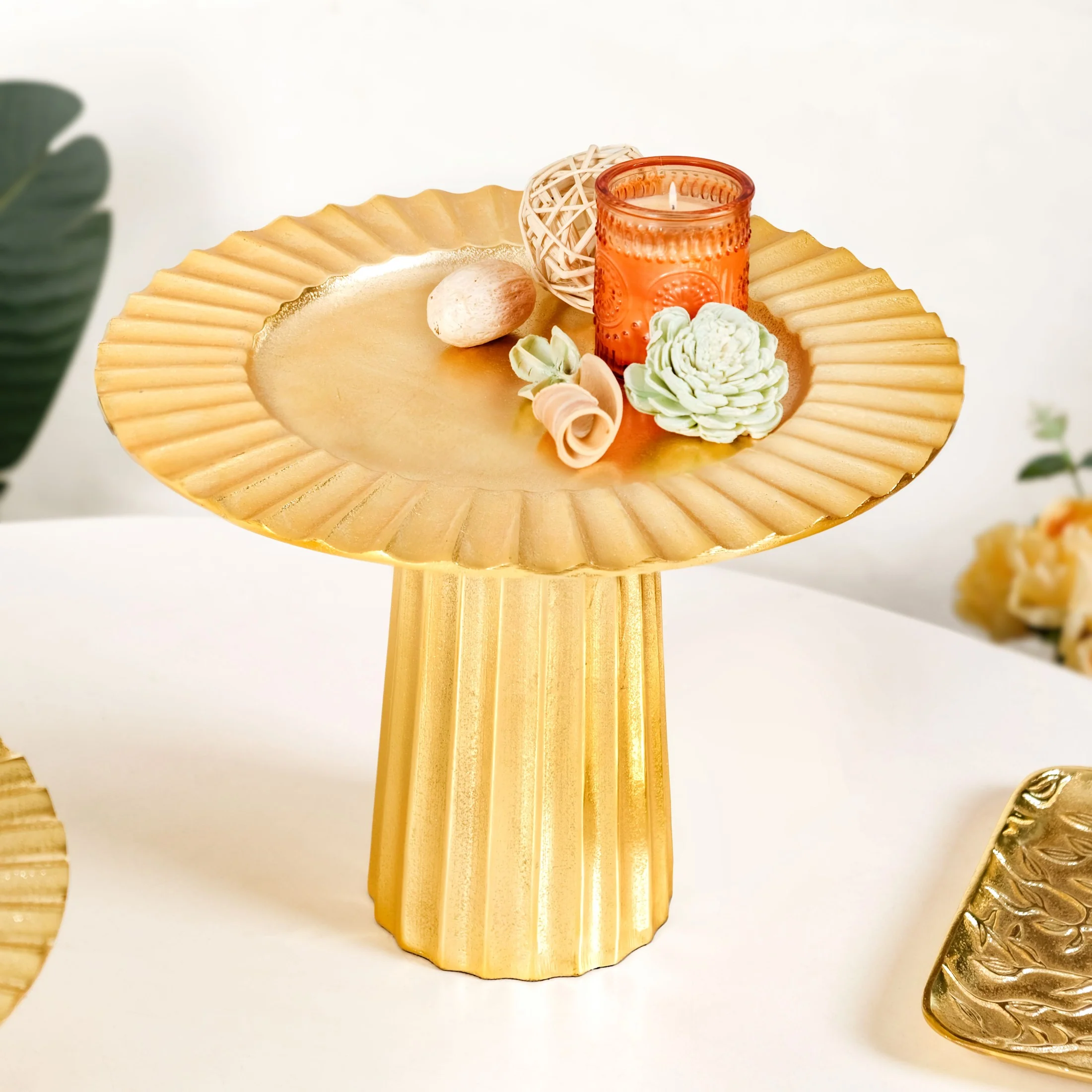 Halo Gold Dessert Riser Tall - Image 9