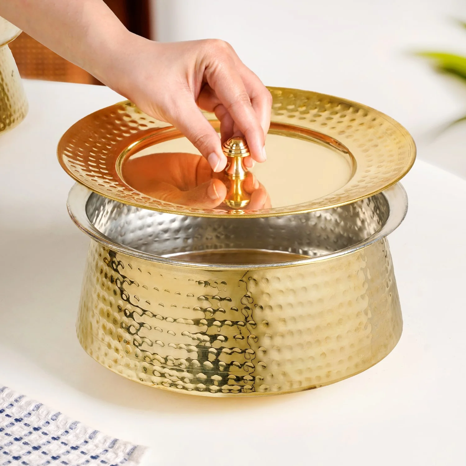Hammered Pure Brass Biriyani Handi Lagan With Lid 4000ml - Image 4