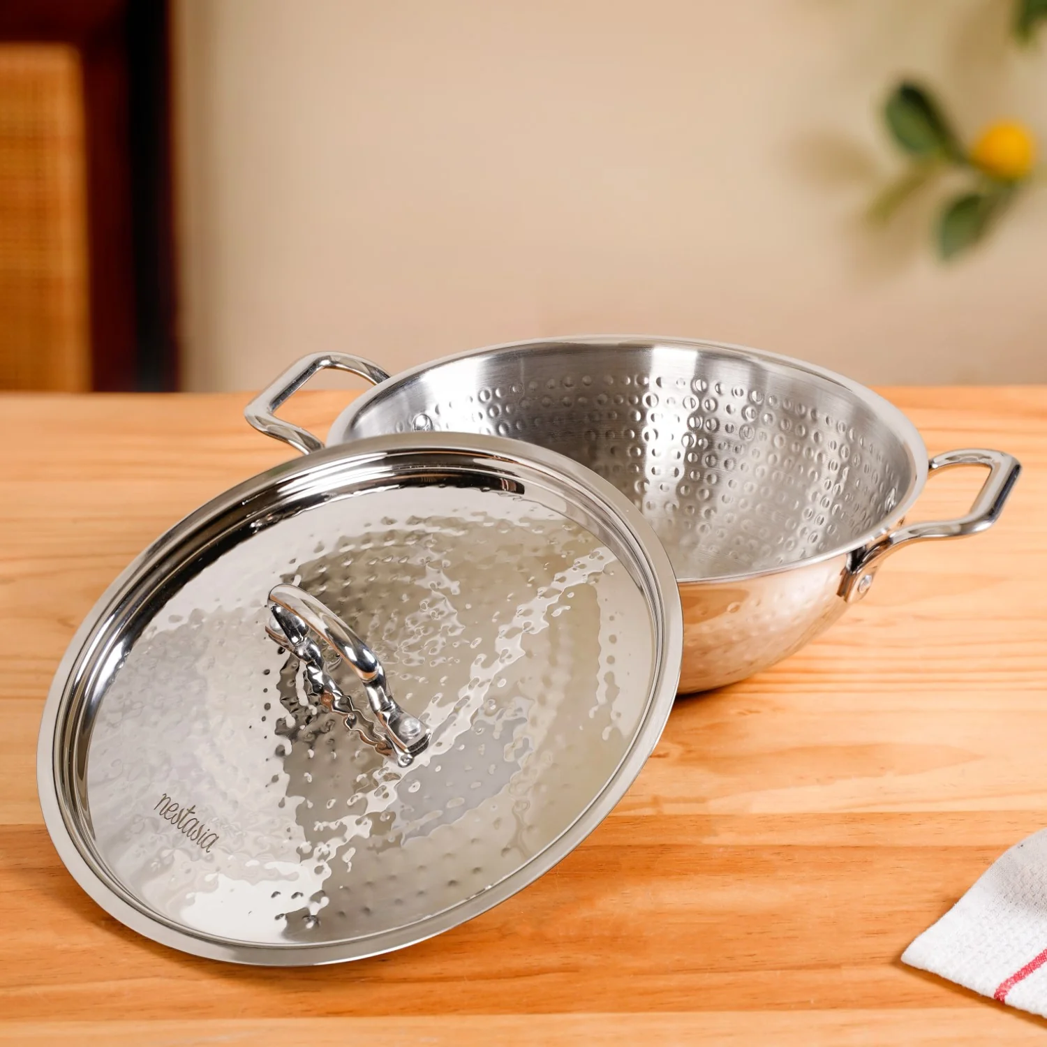 Hammered Stainless Steel Kadai With Lid Tri-Ply 3500ml - Image 2