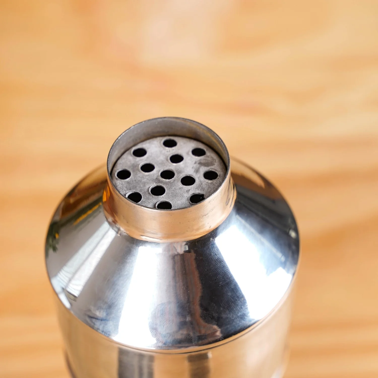 Hammered Texture Cocktail Shaker With Peg Measure - Image 8