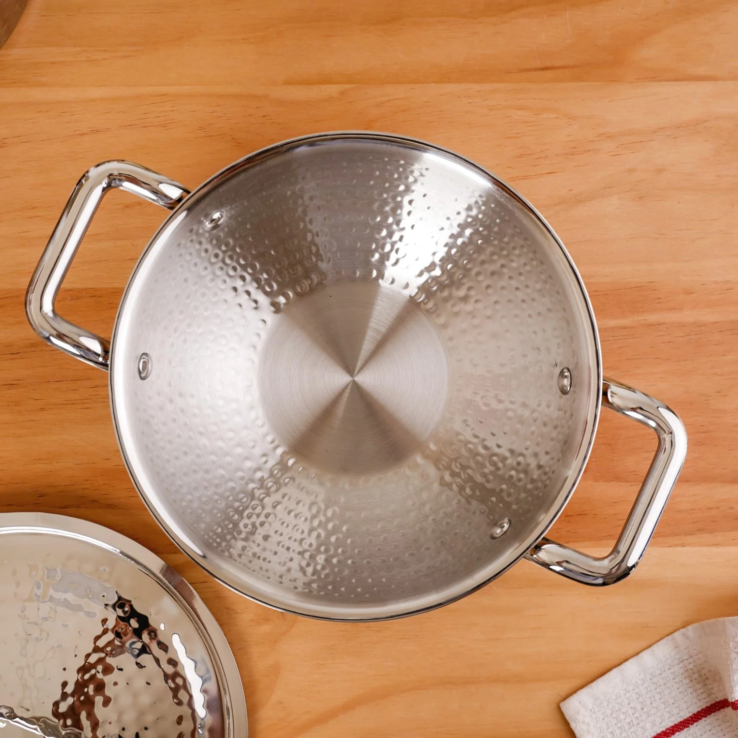 Hammered Tri Ply Induction Safe Stainless Steel Kadai With Lid 2250ml - Image 9
