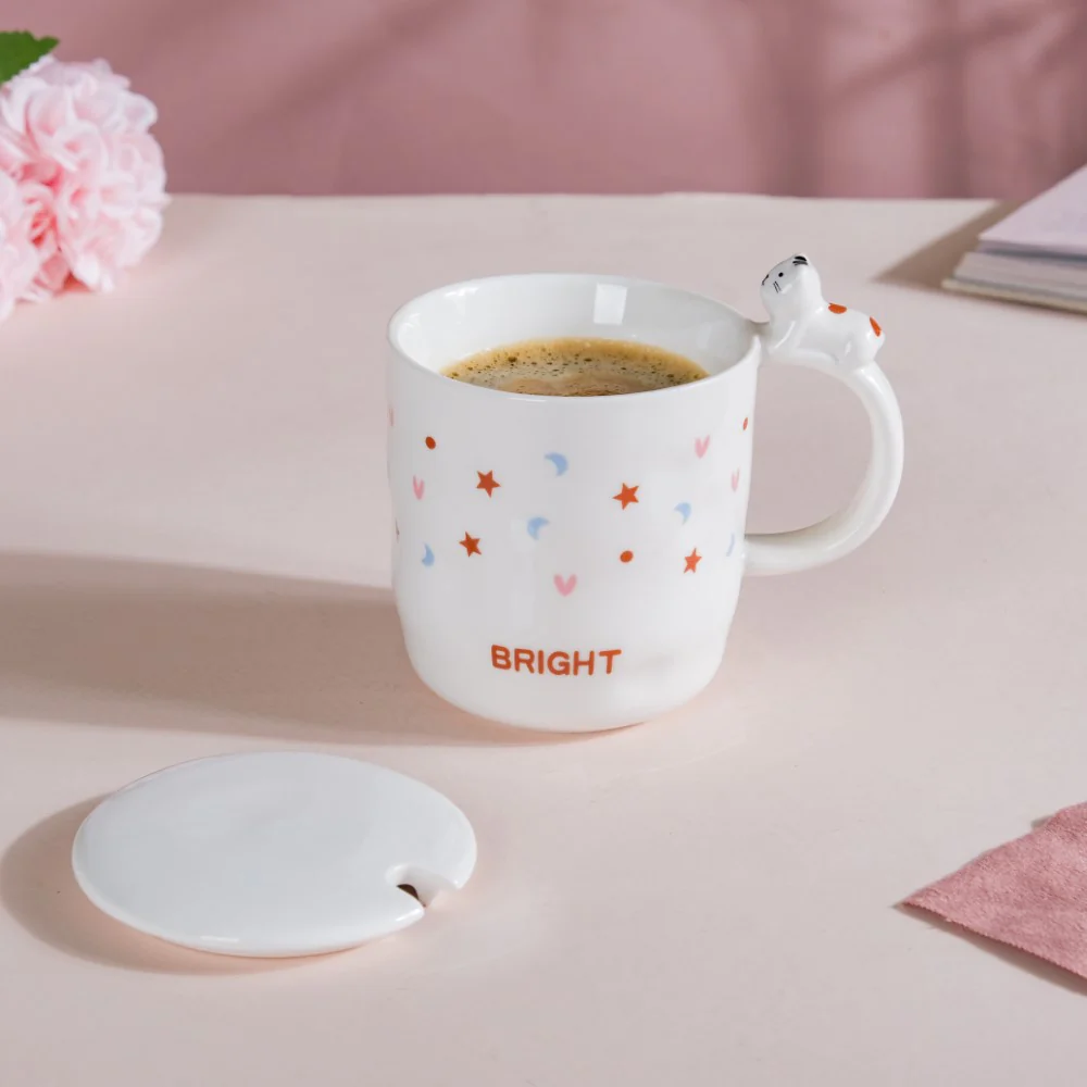 Hearty Party Patterned Mug With Lid And Spoon 300 ml - Image 4