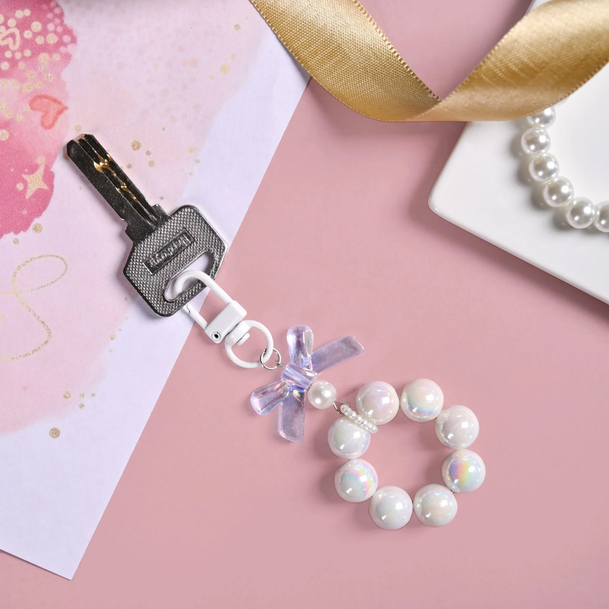 Hoop With Bow Chic White Keyring - Image 3