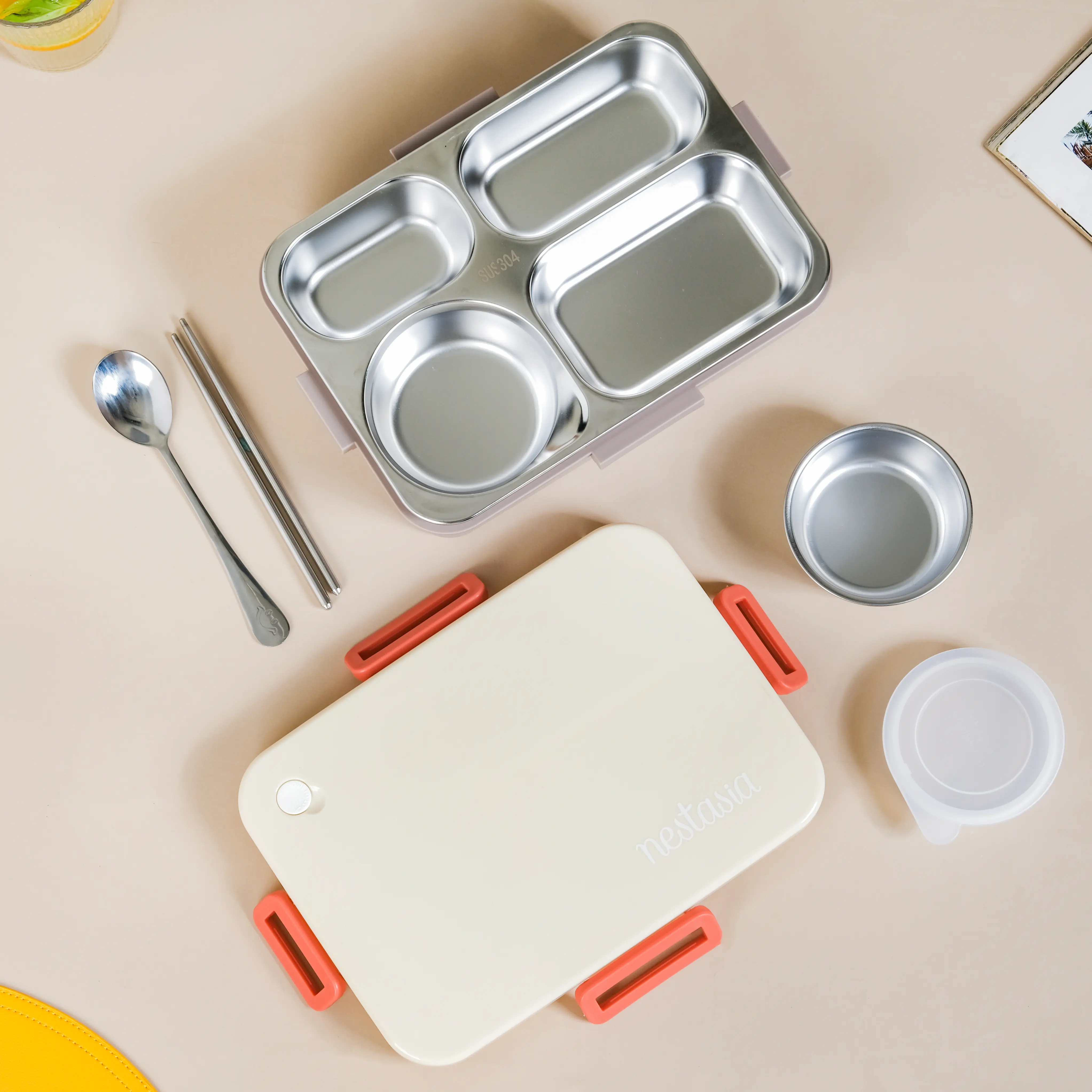 Insulated Bento Lunch Box With 4 Sections 900ml - Image 14