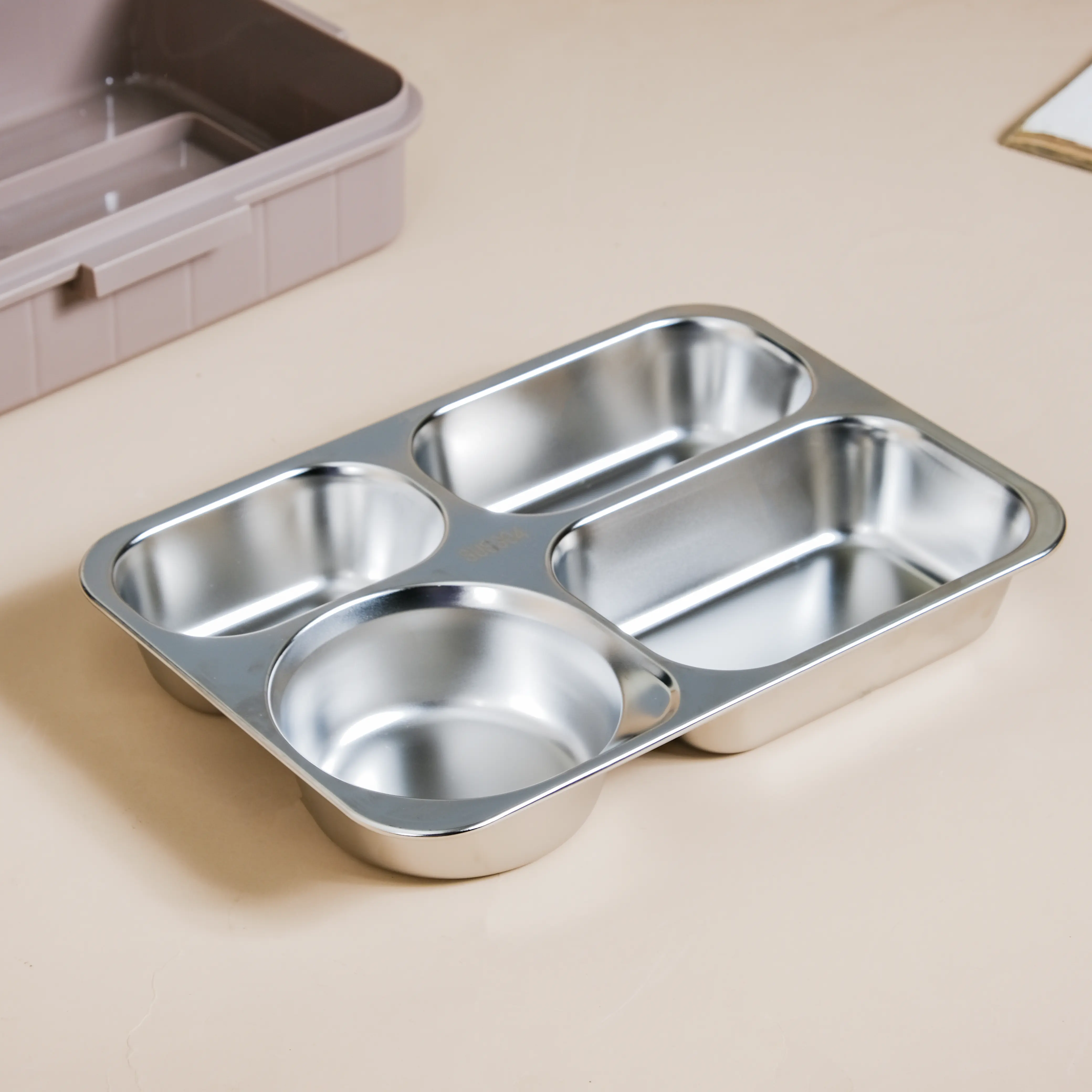 Insulated Bento Lunch Box With 4 Sections 900ml - Image 16