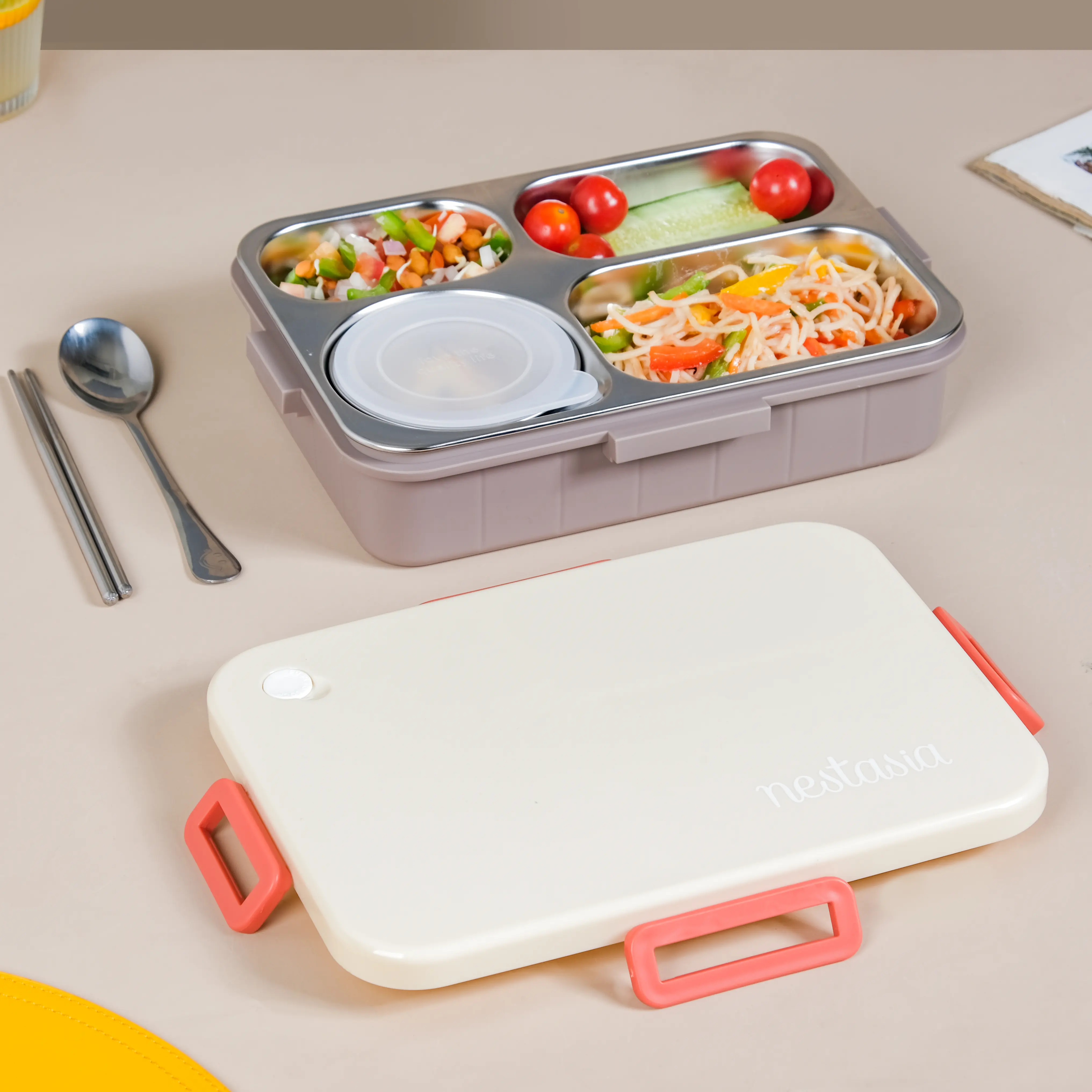 Insulated Bento Lunch Box With 4 Sections 900ml - Image 17