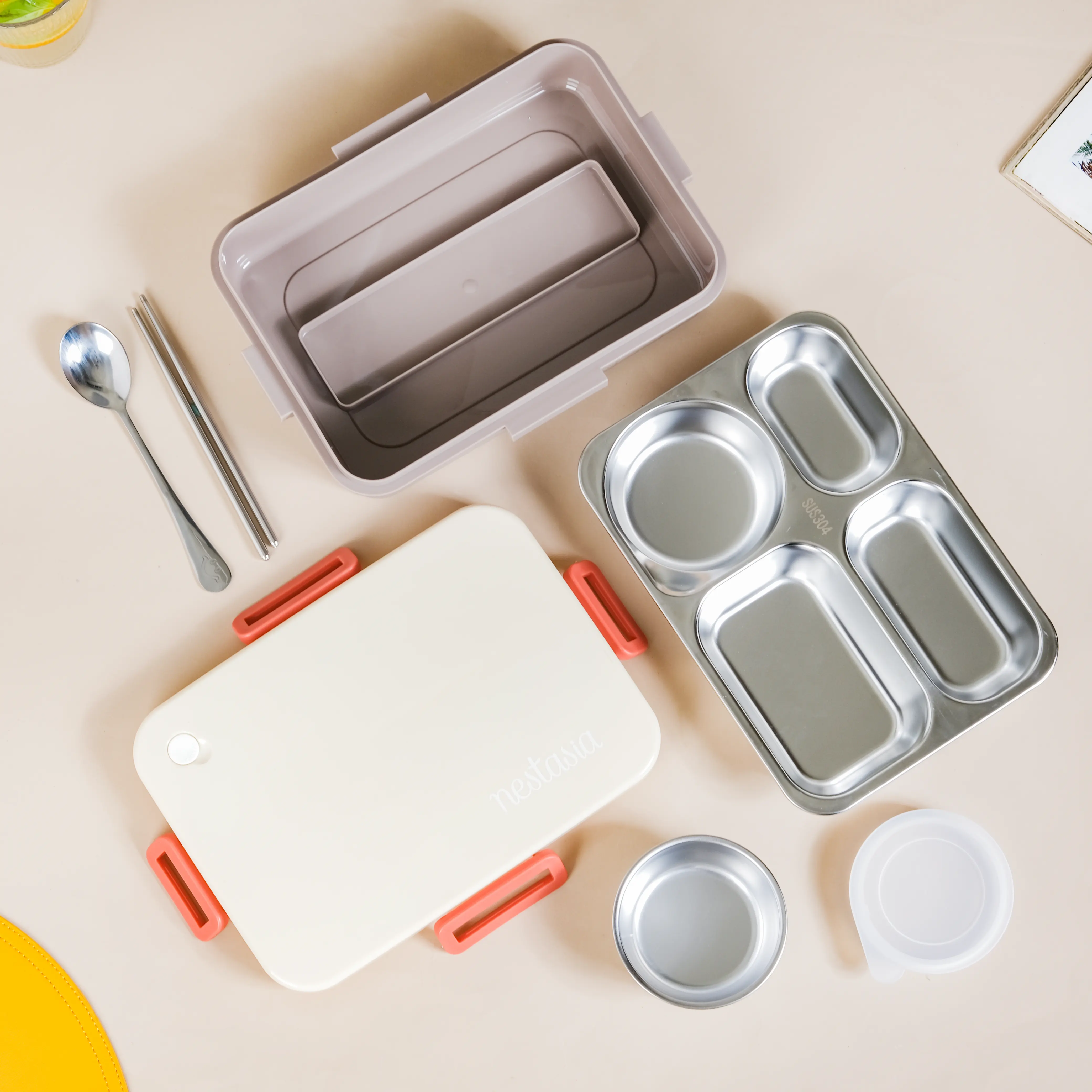 Insulated Bento Lunch Box With 4 Sections 900ml - Image 5