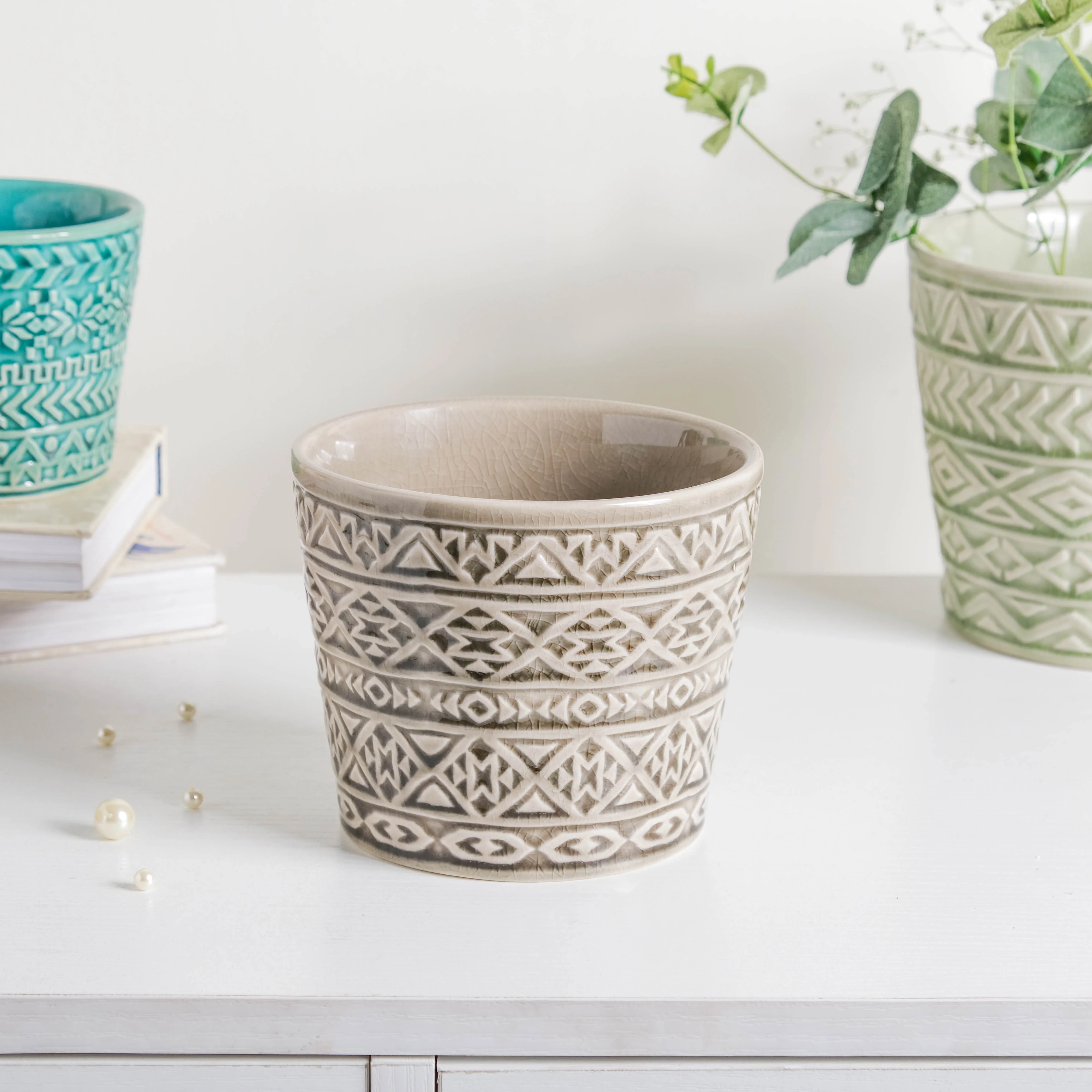 Intricate Texture Grey Pot - Image 4