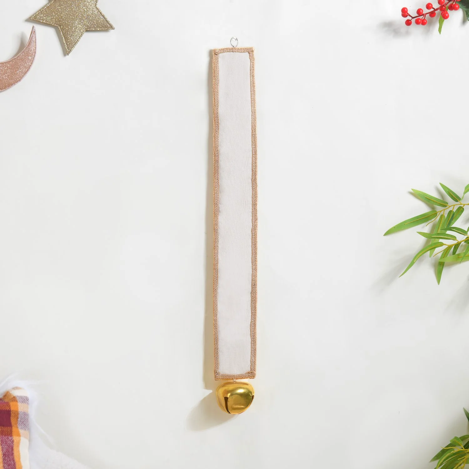 Jute Wall Hanging For Christmas With Gold Bells - Image 4