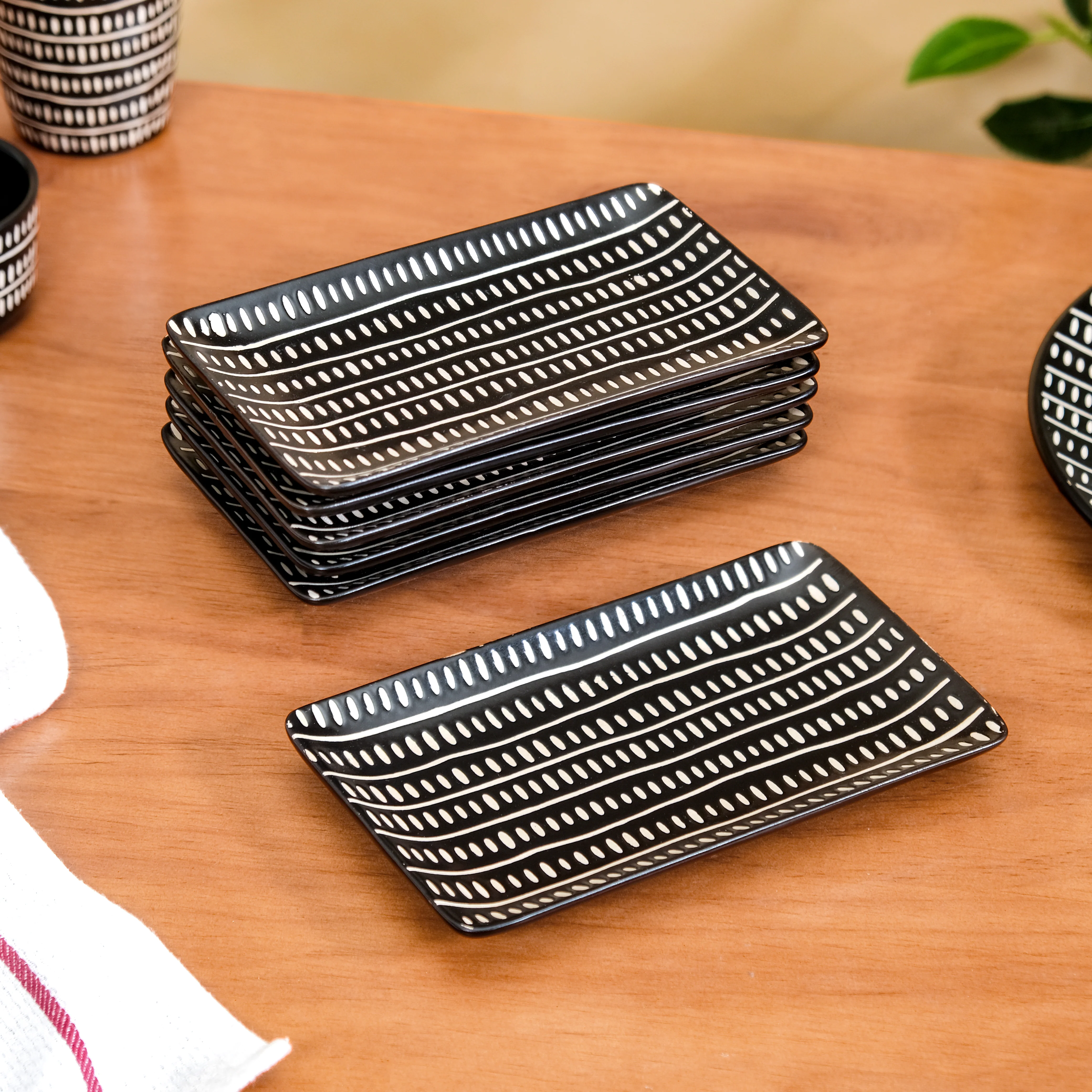 Kuro 24 Piece Ceramic Dinner Set For 6 - Image 8