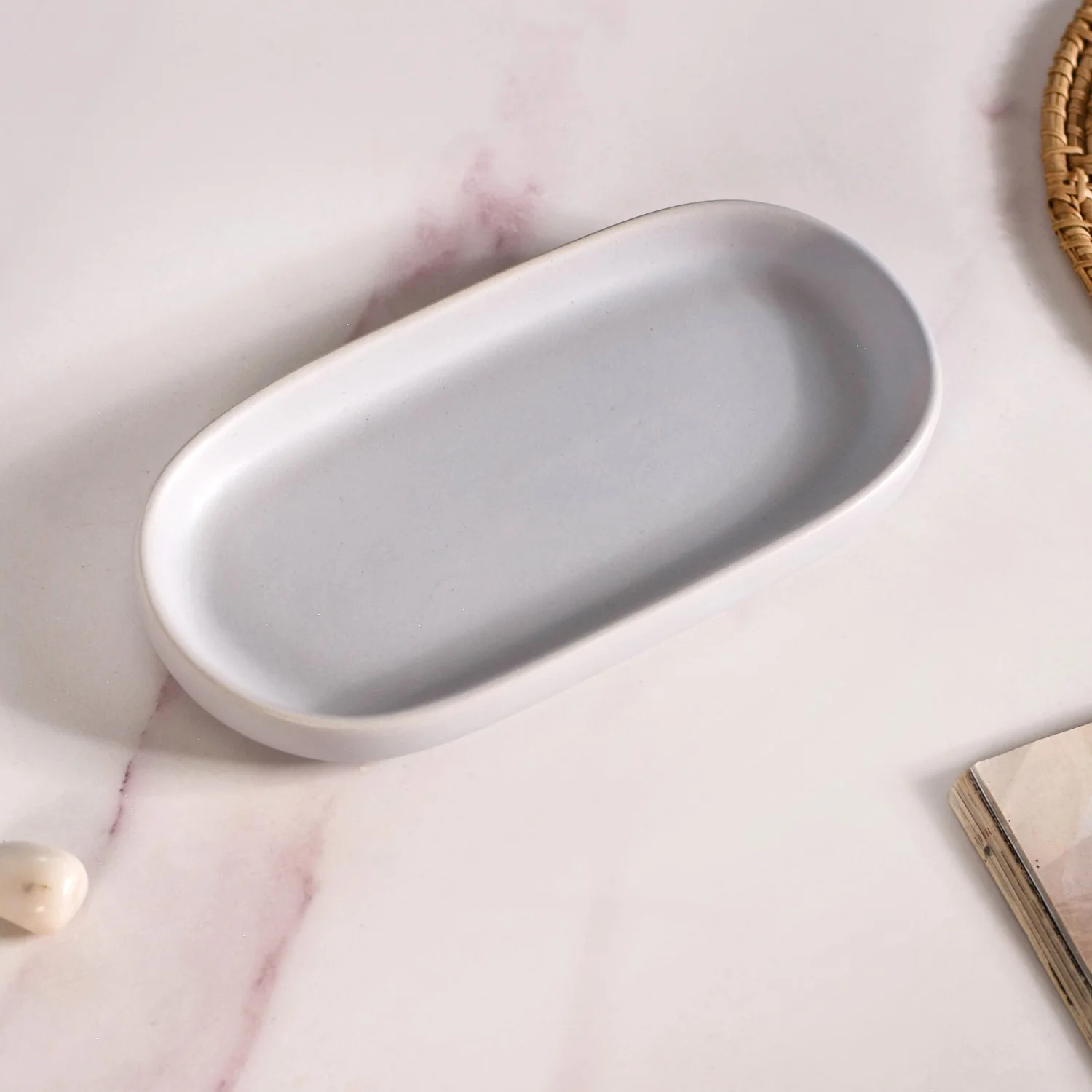 Leaf Ceramic Bathroom Set of 3 With Tray Light Grey - Image 8