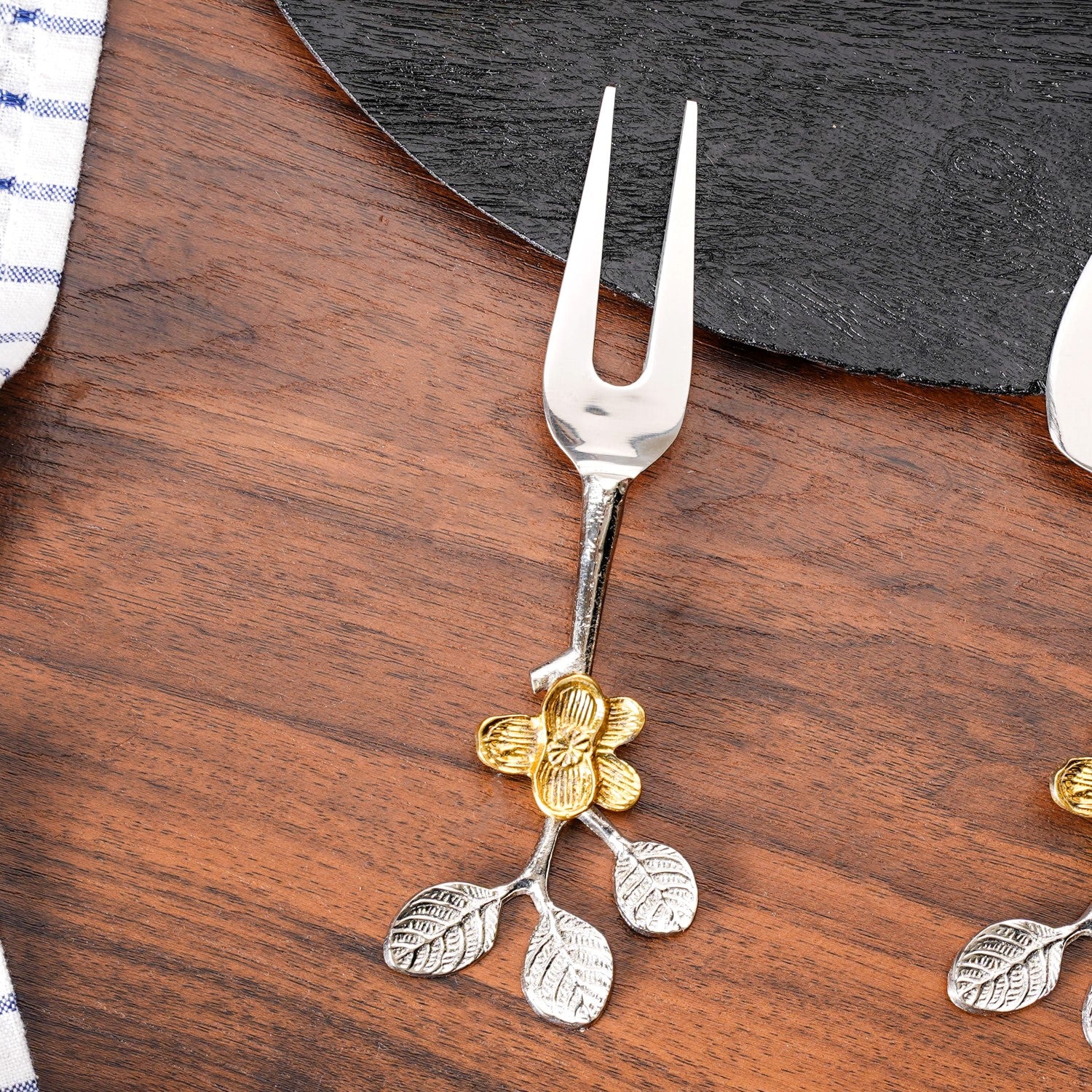 Leaf Design Cheese Knife Set Of 2 - Image 10