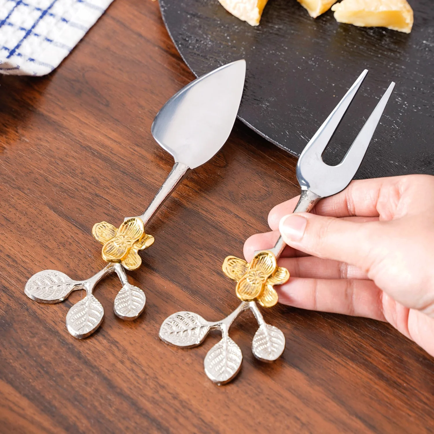 Leaf Design Cheese Knife Set Of 2 - Image 2