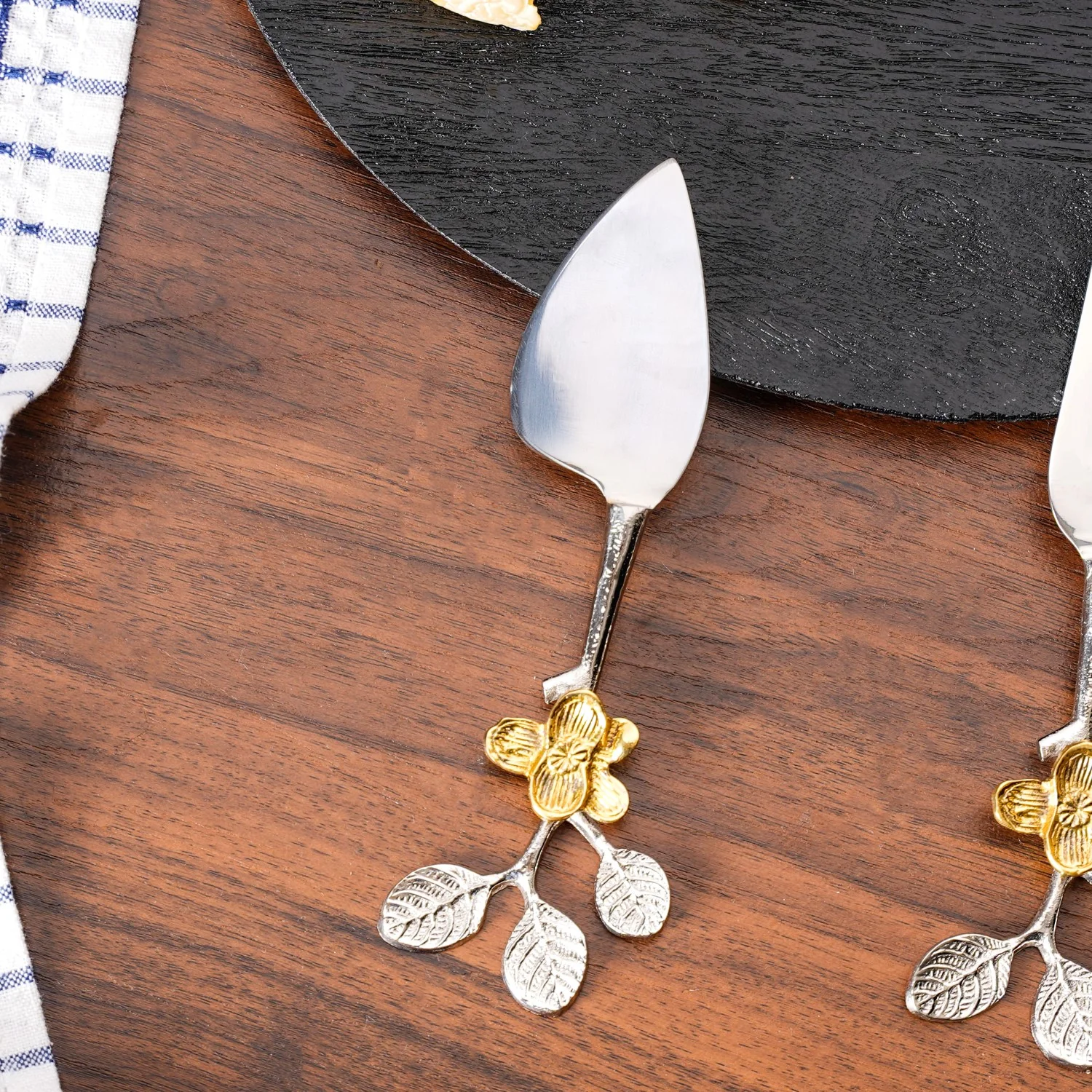 Leaf Design Cheese Knife Set Of 2 - Image 3