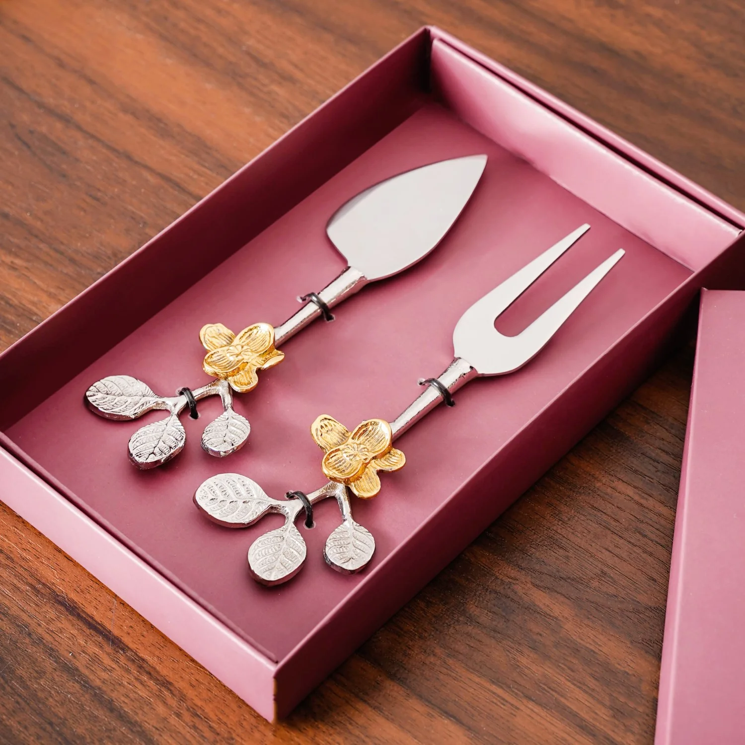 Leaf Design Cheese Knife Set Of 2 - Image 7
