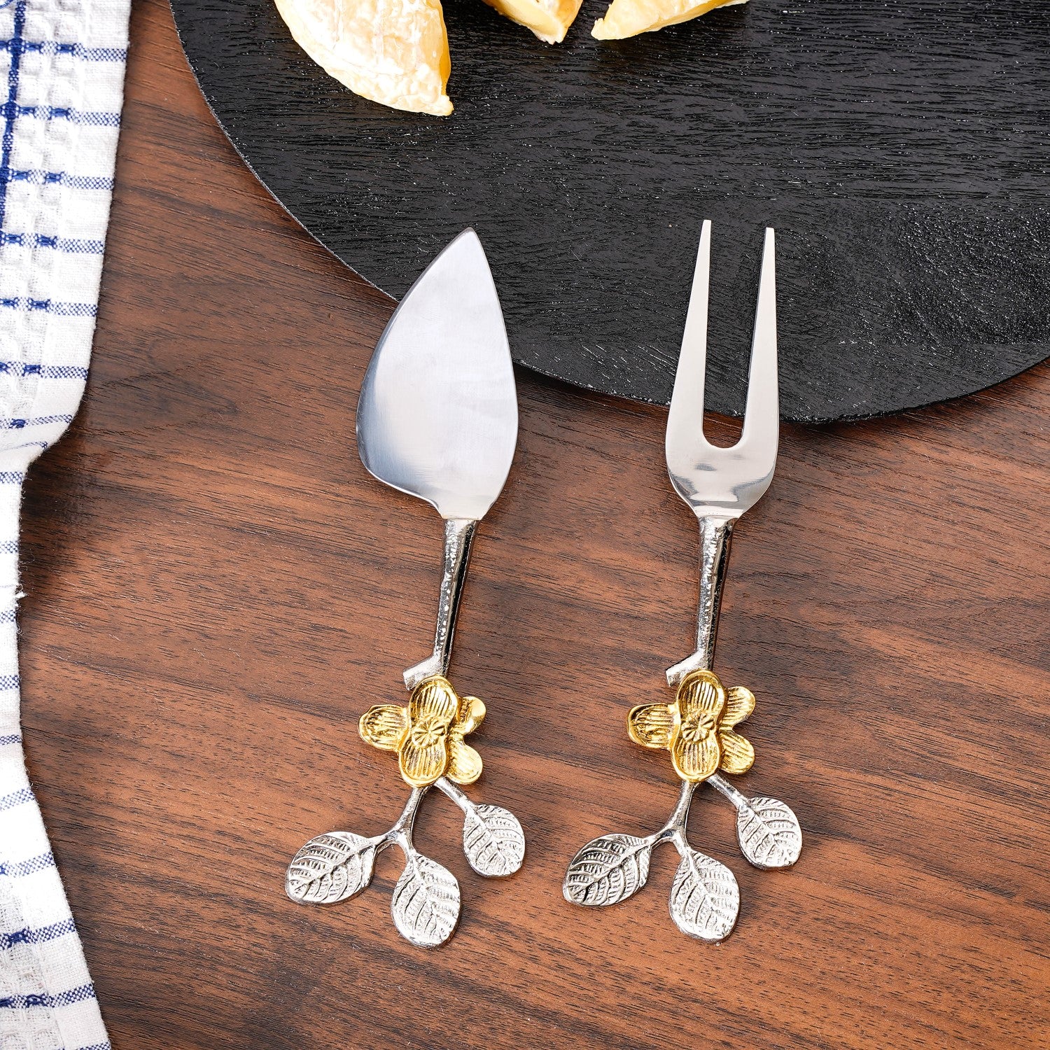 Leaf Design Cheese Knife Set Of 2 - Image 8