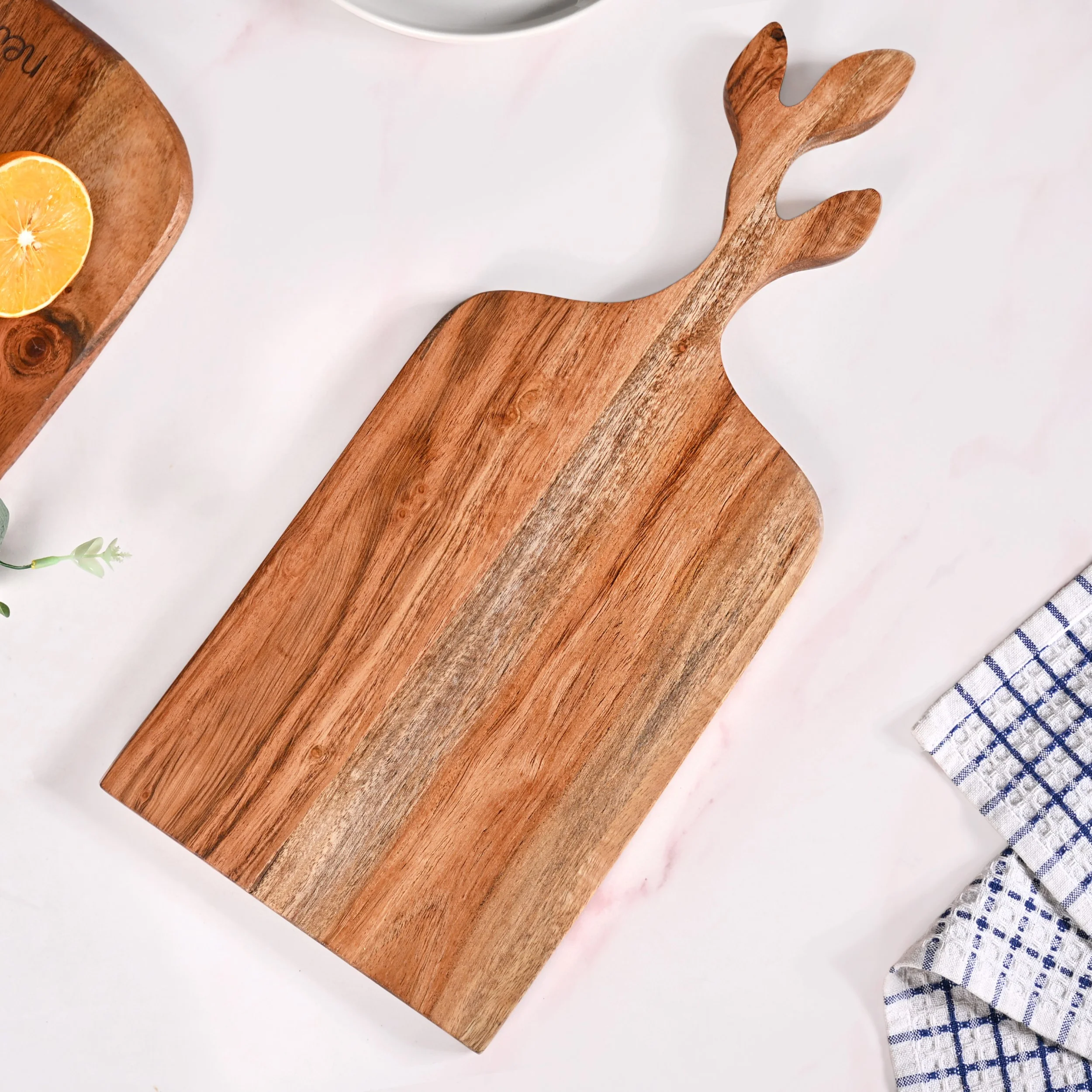 Leaf Handle Acacia Serving And Chopping Board 42x8cm - Image 7