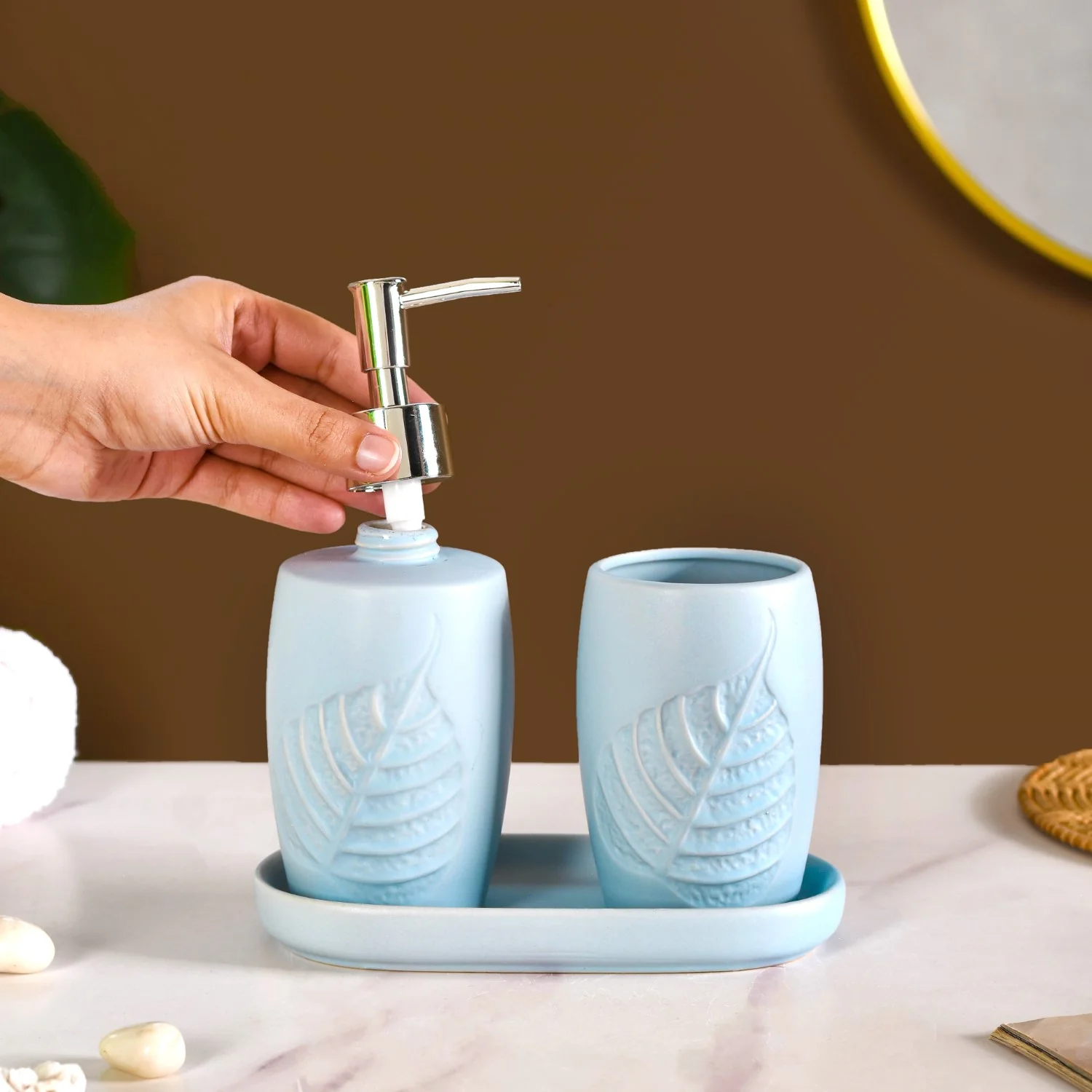 Leaf Emboss Ceramic Bath Set Of 3 With Tray Light Blue - Image 5