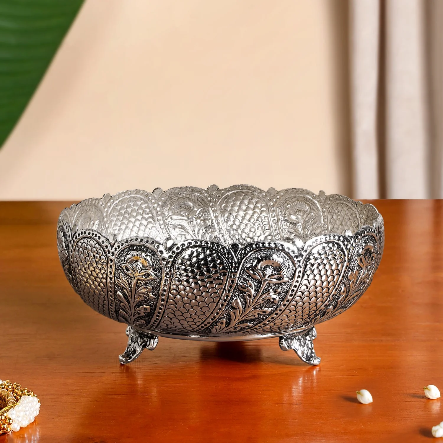 Lustre Brass Urli With Pure Silver Coating 18cm - Image 3