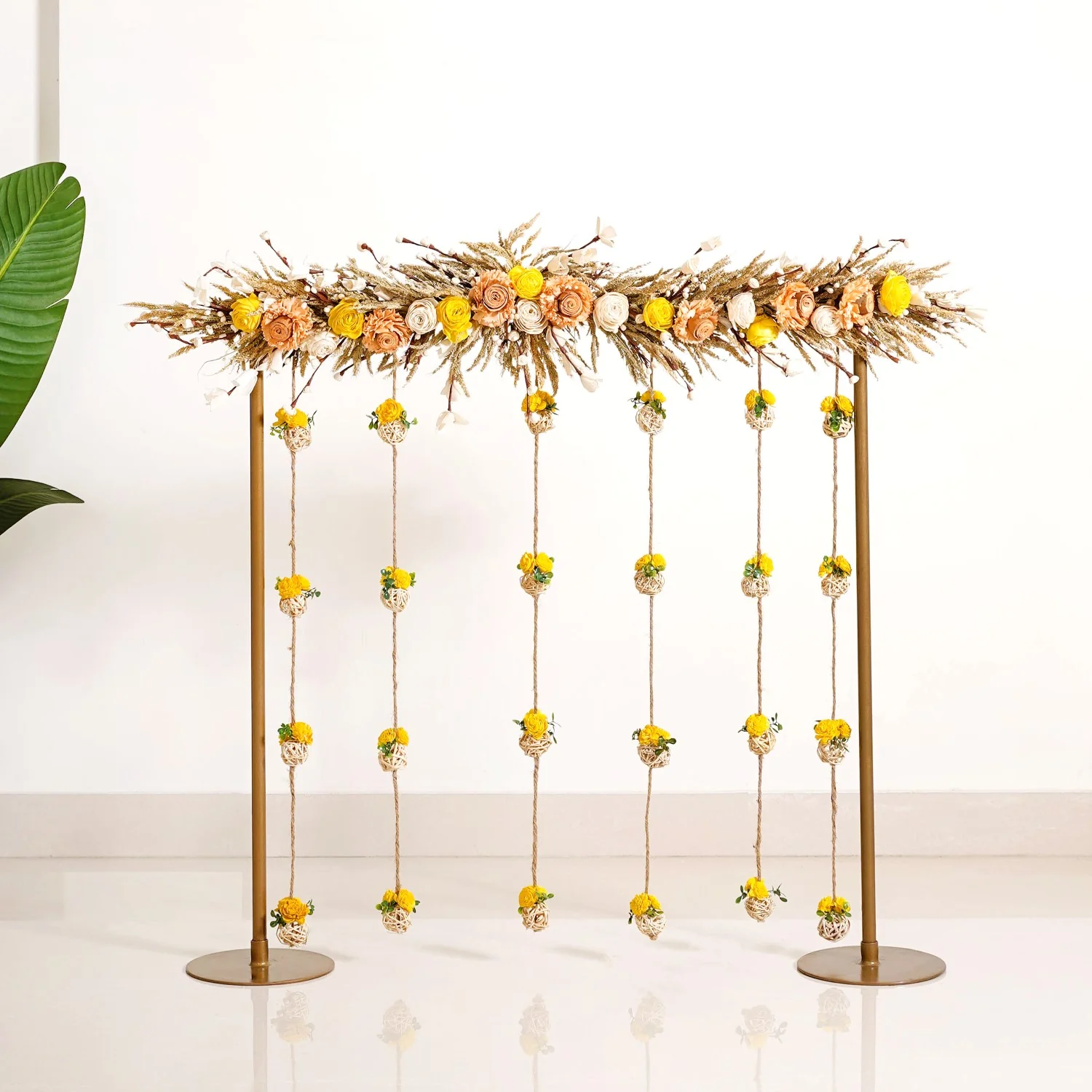 Luxurious Gold Backdrop Frame With Flower Decor 36 Inch