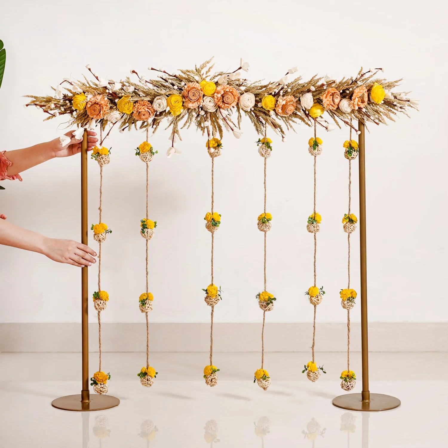 Luxurious Gold Backdrop Frame With Flower Decor 36 Inch - Image 3