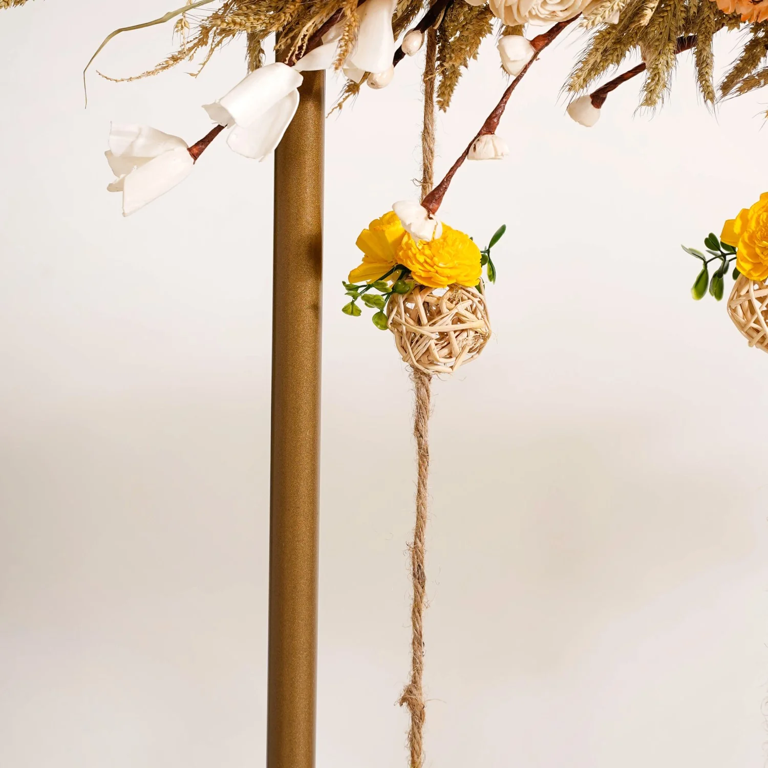 Luxurious Gold Backdrop Frame With Flower Decor 36 Inch - Image 8
