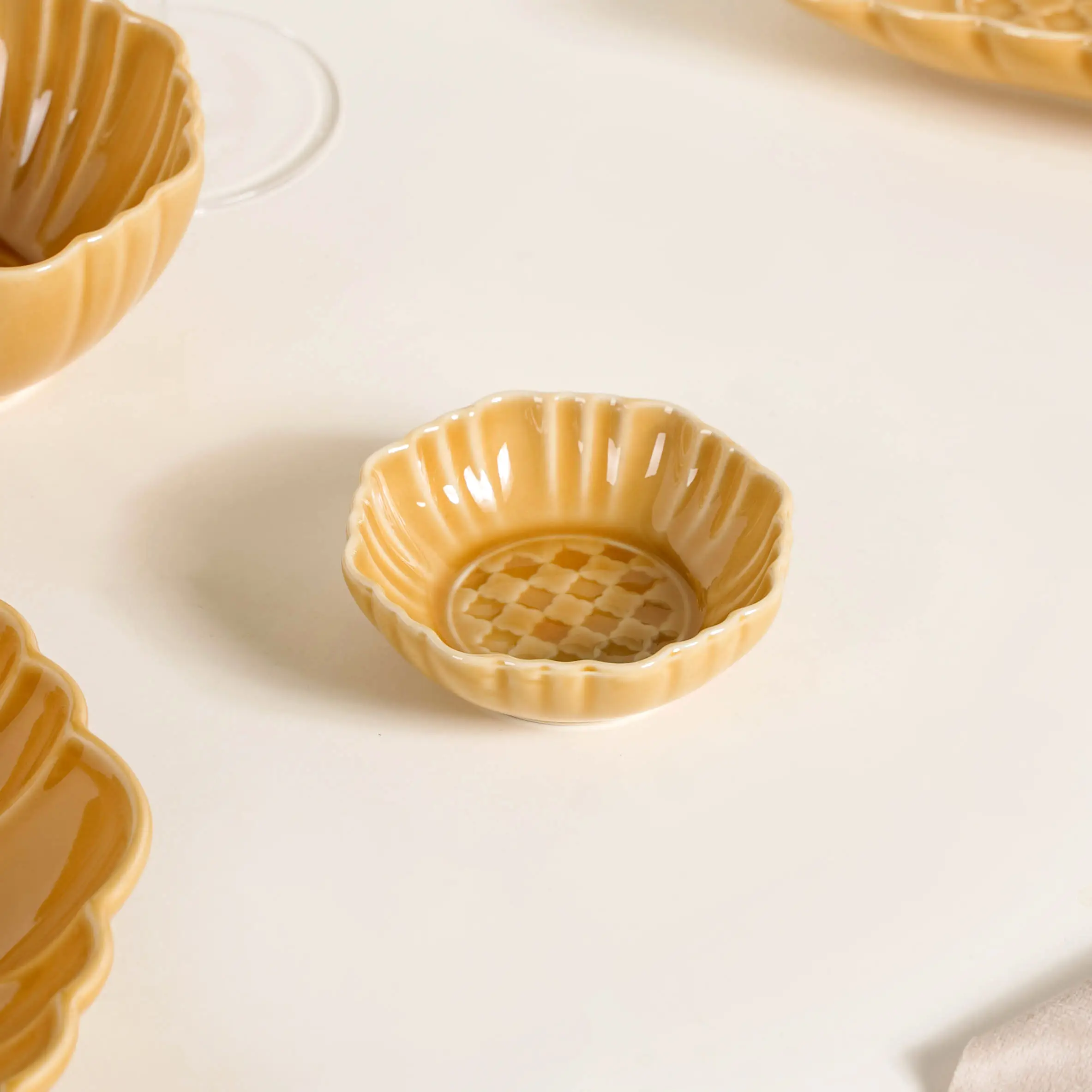 Luxury Texture 28 Piece Dinner Set For 6 Ochre Yellow - Image 15
