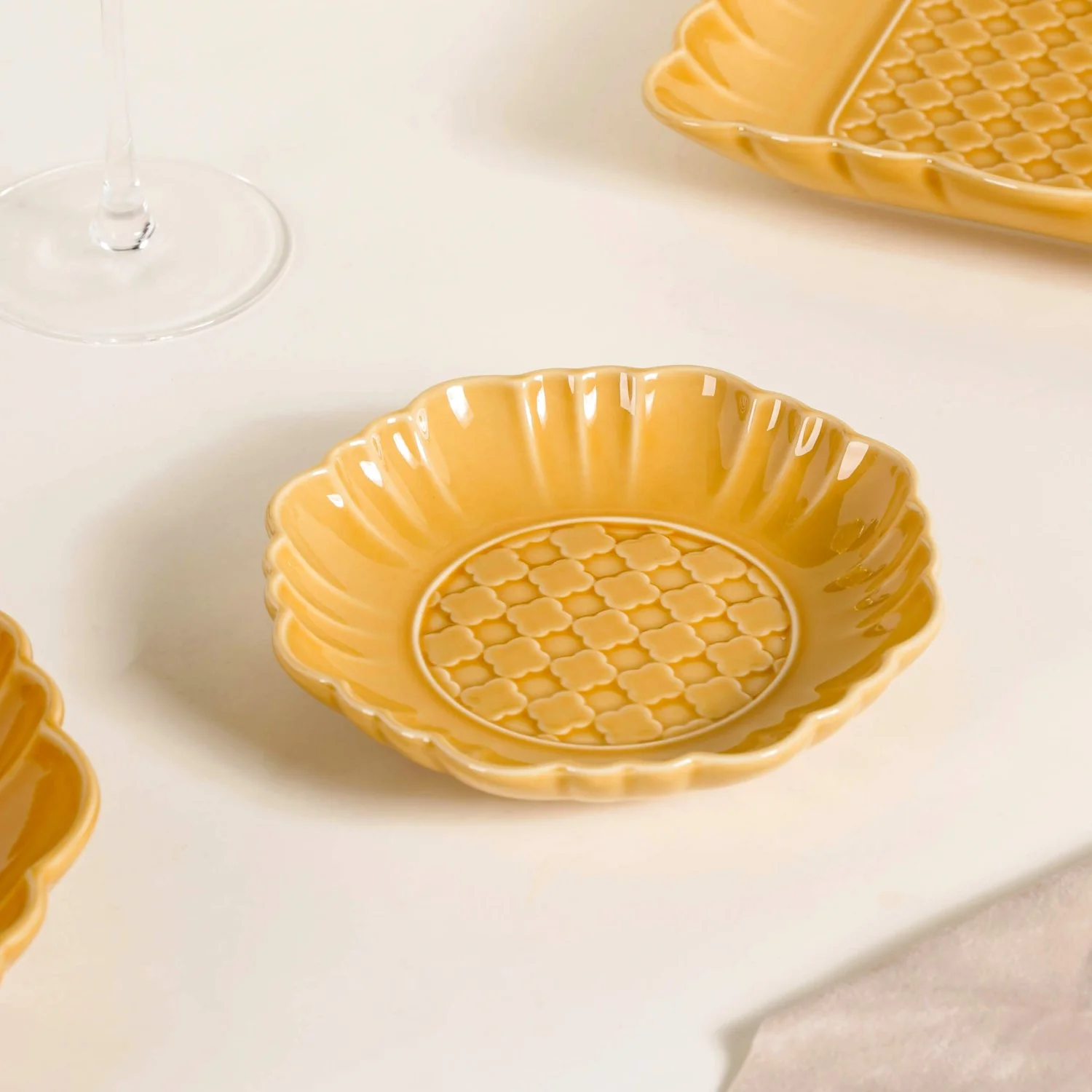Luxury Texture 28 Piece Dinner Set For 6 Ochre Yellow - Image 18