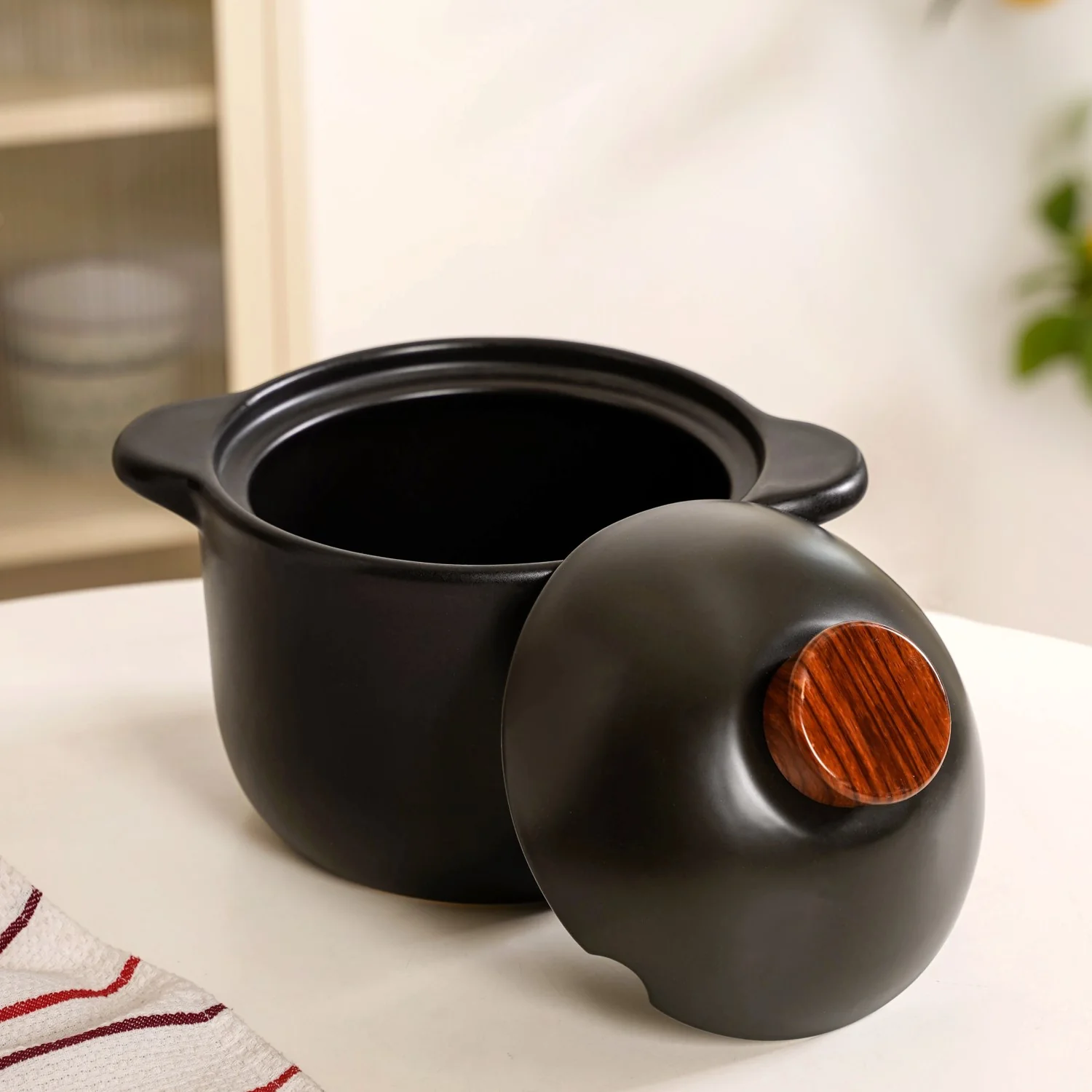 Maison Black Ceramic Cooking Pot With Lid 3700ml - Image 9