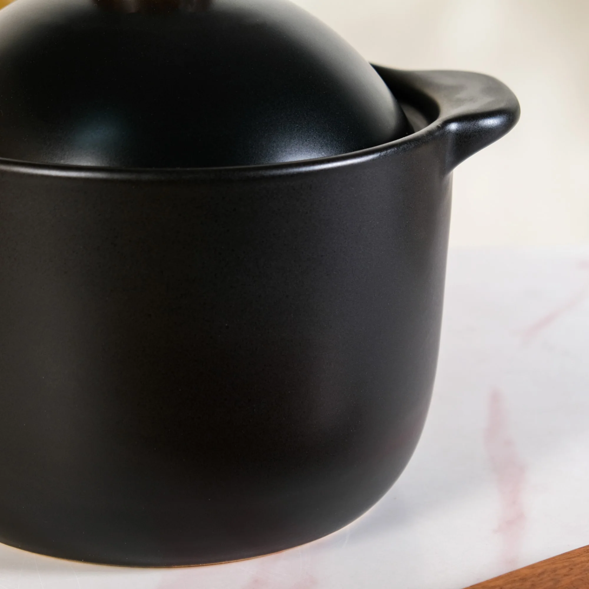 Maison Black Glazed Cooking Pot With Lid 5800ml - Image 7