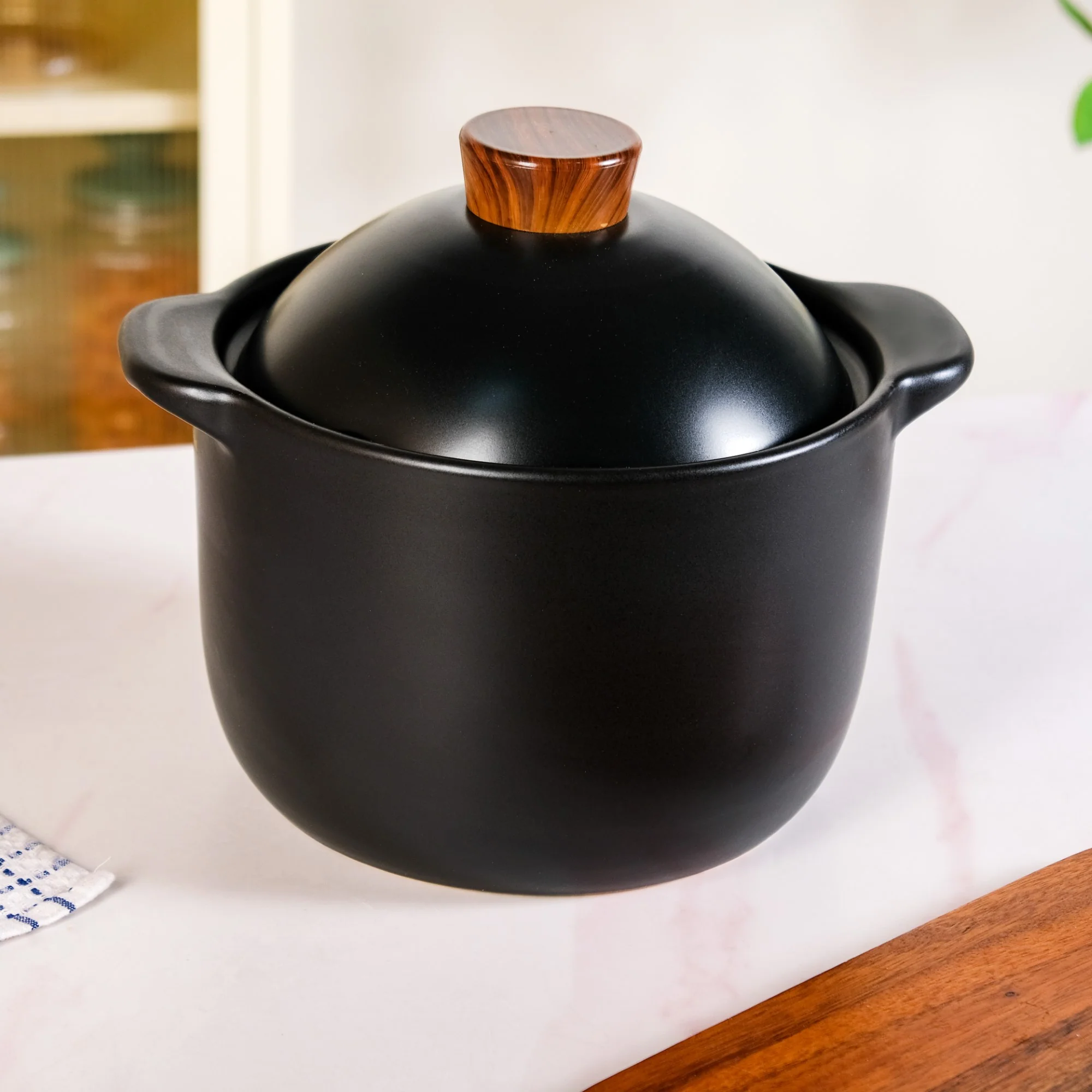 Maison Black Glazed Cooking Pot With Lid 5800ml - Image 9