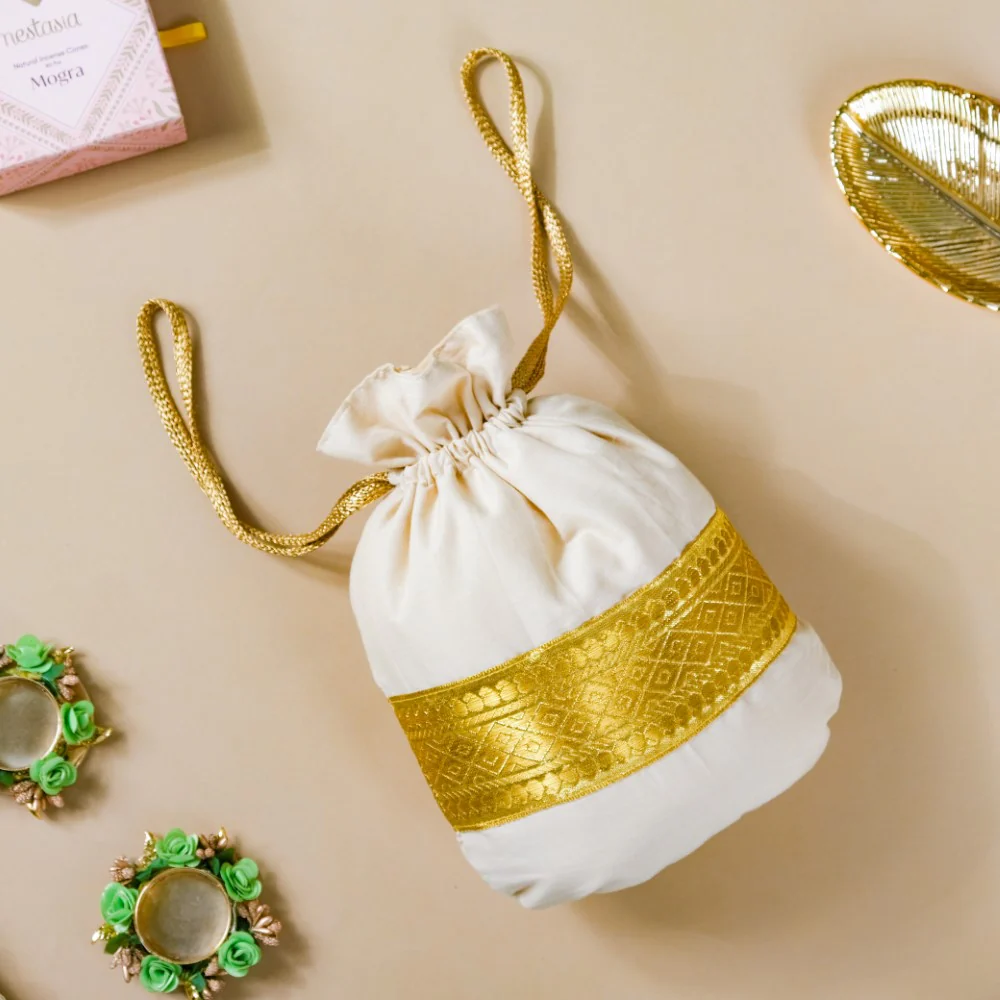 Malayalam Wedding Gift Hamper Set Of 8 - Image 4