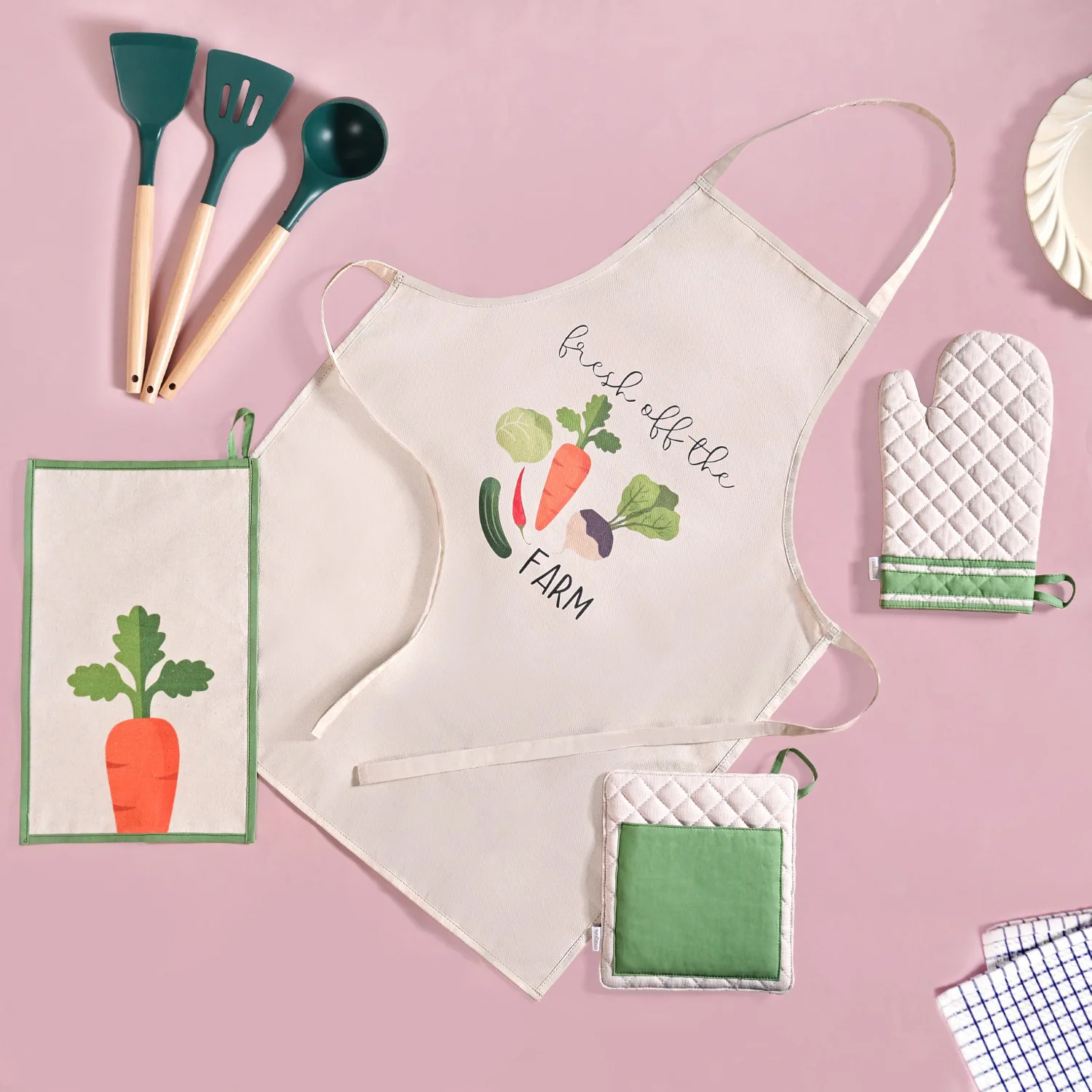 Masterchef Gift Hamper Box With Spatula Apron Trivet Mitten And Hand Towel