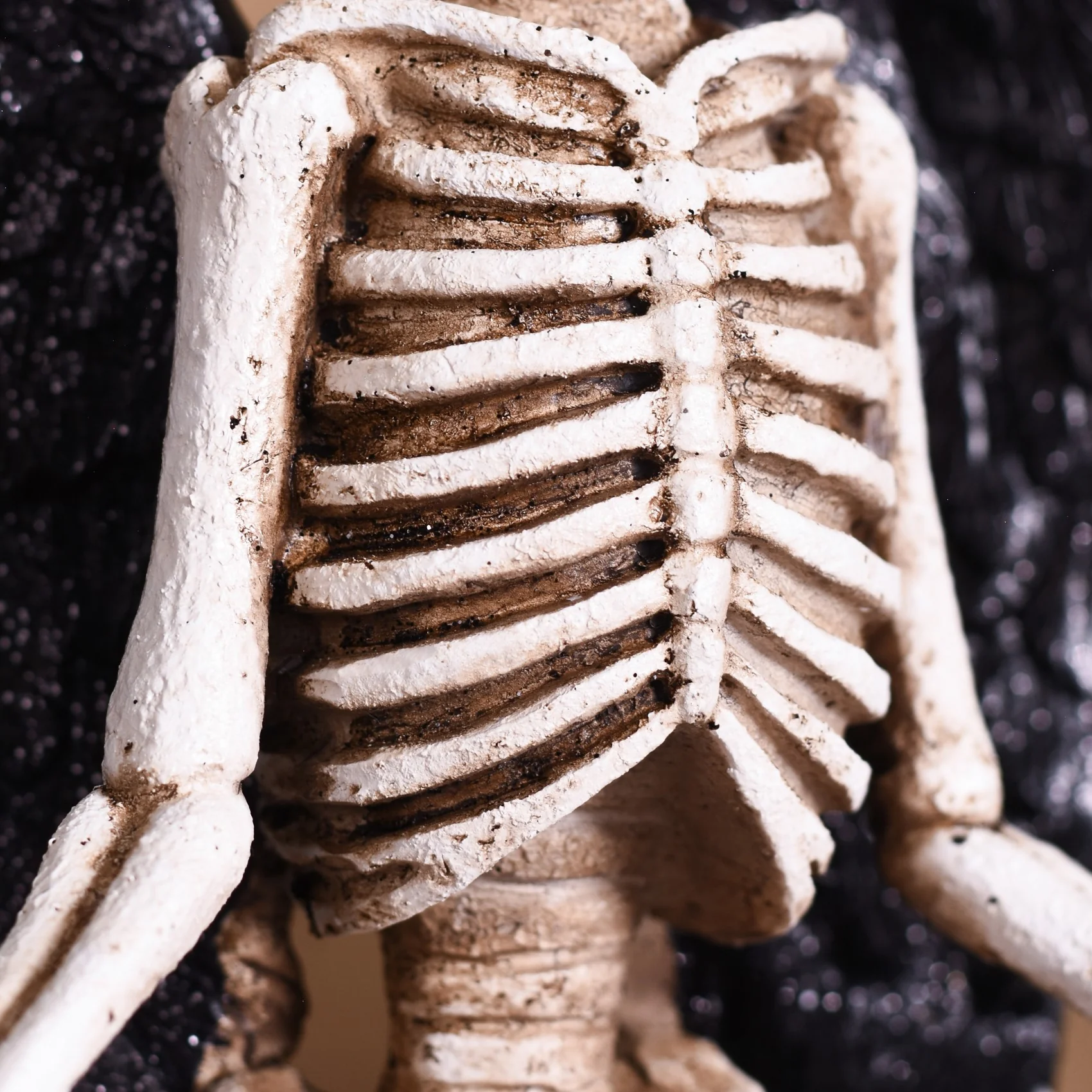 Meditating Fallen Angel Skeleton Showpiece - Image 11