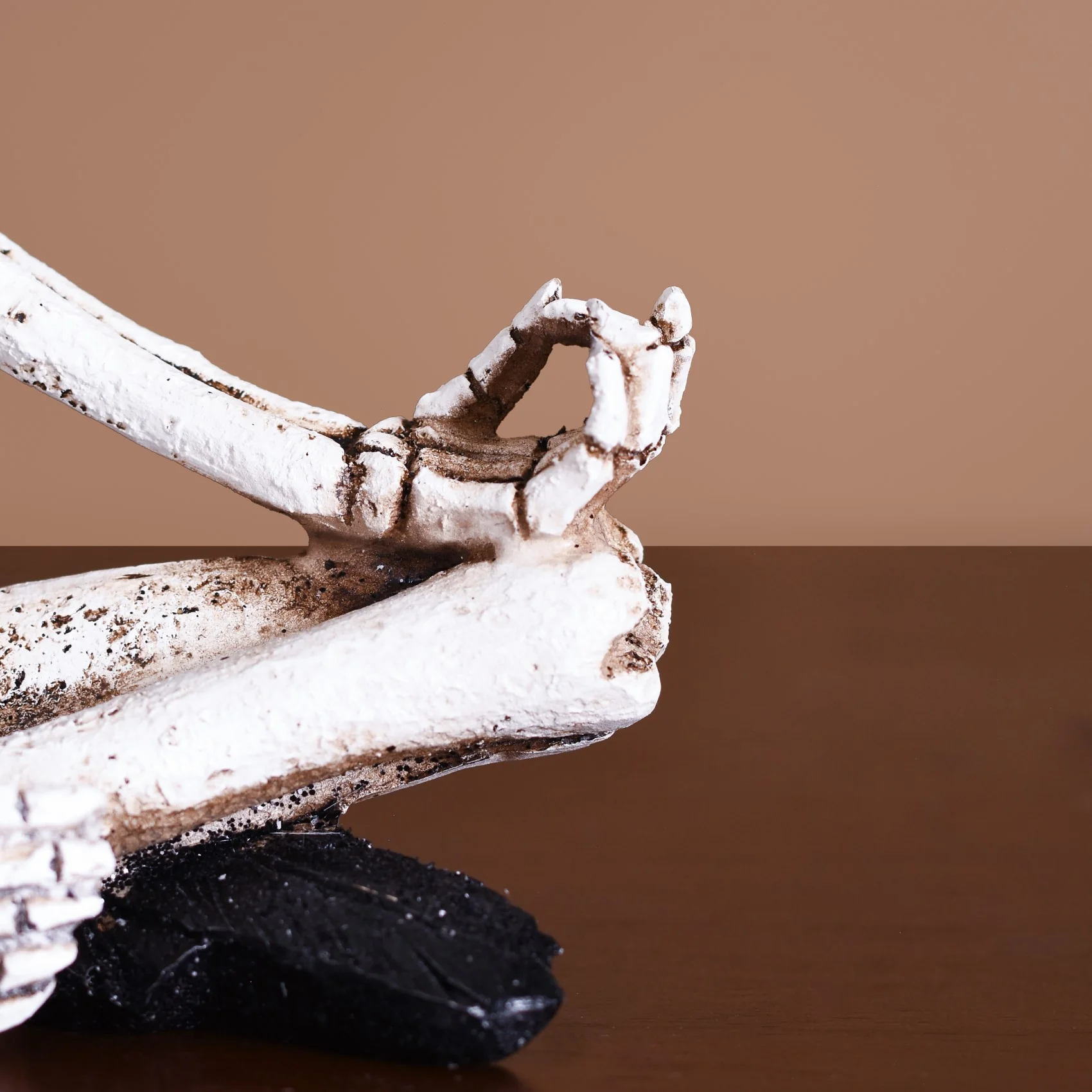 Meditating Fallen Angel Skeleton Showpiece - Image 12