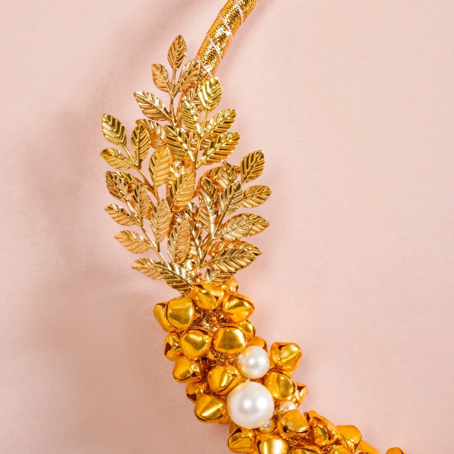 Metal Leaves And Pearl Wreath 8 Inch - Image 8