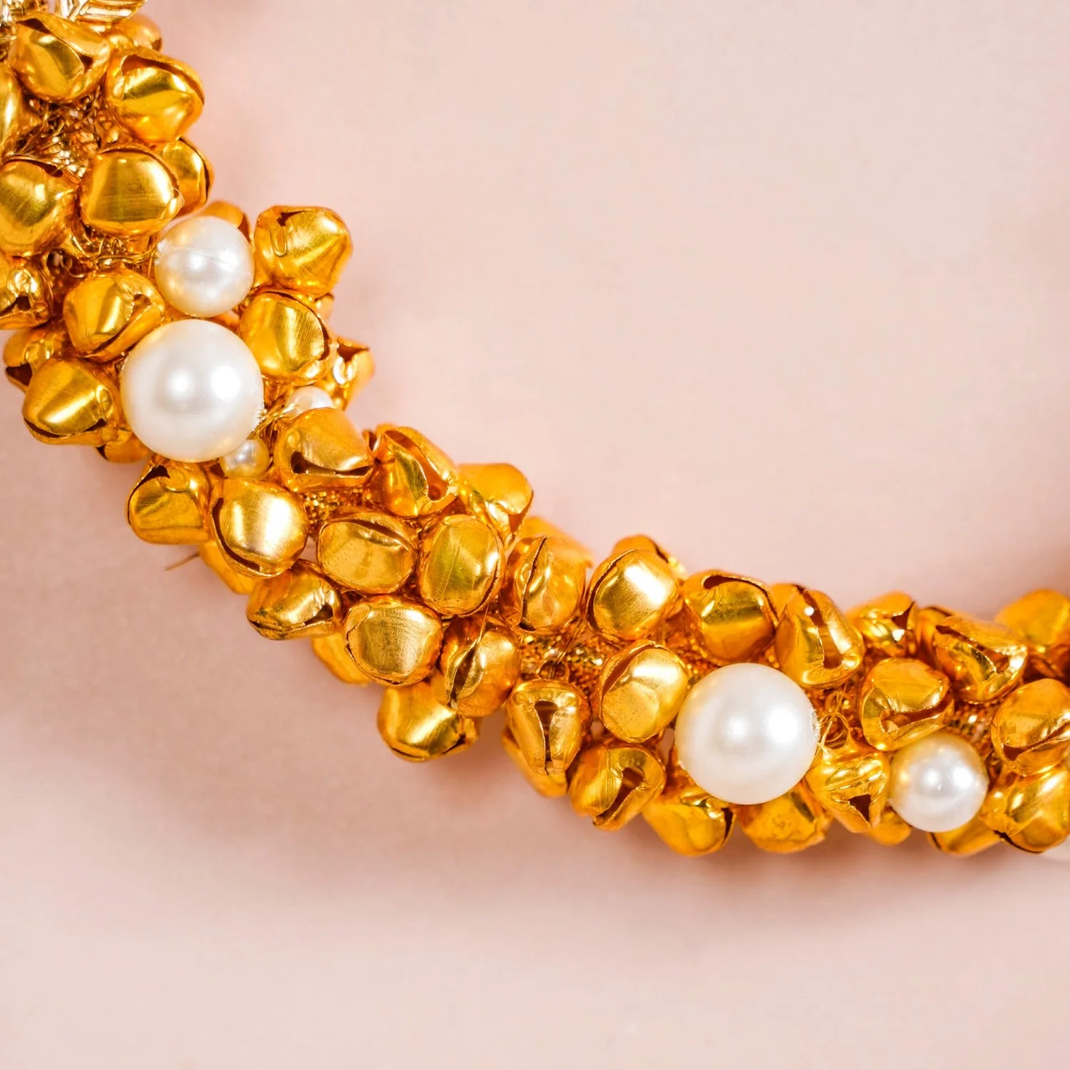 Metal Leaves And Pearl Wreath 8 Inch - Image 9