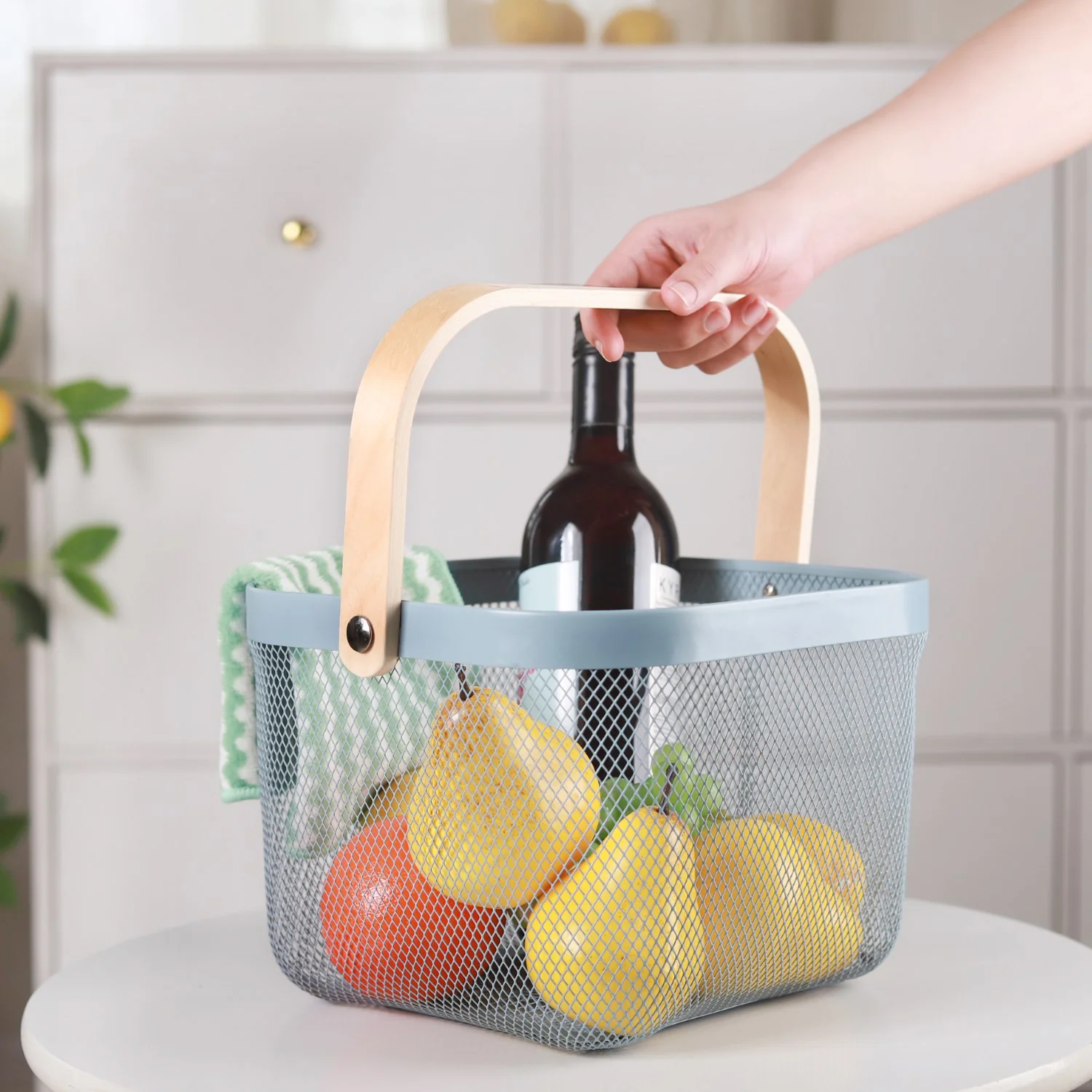 Metal Mesh Fruit Basket With Handle - Image 2