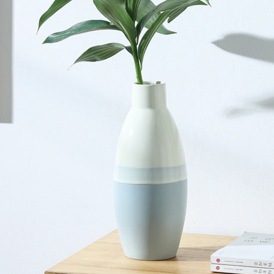 Minimalist Vase - Image 2
