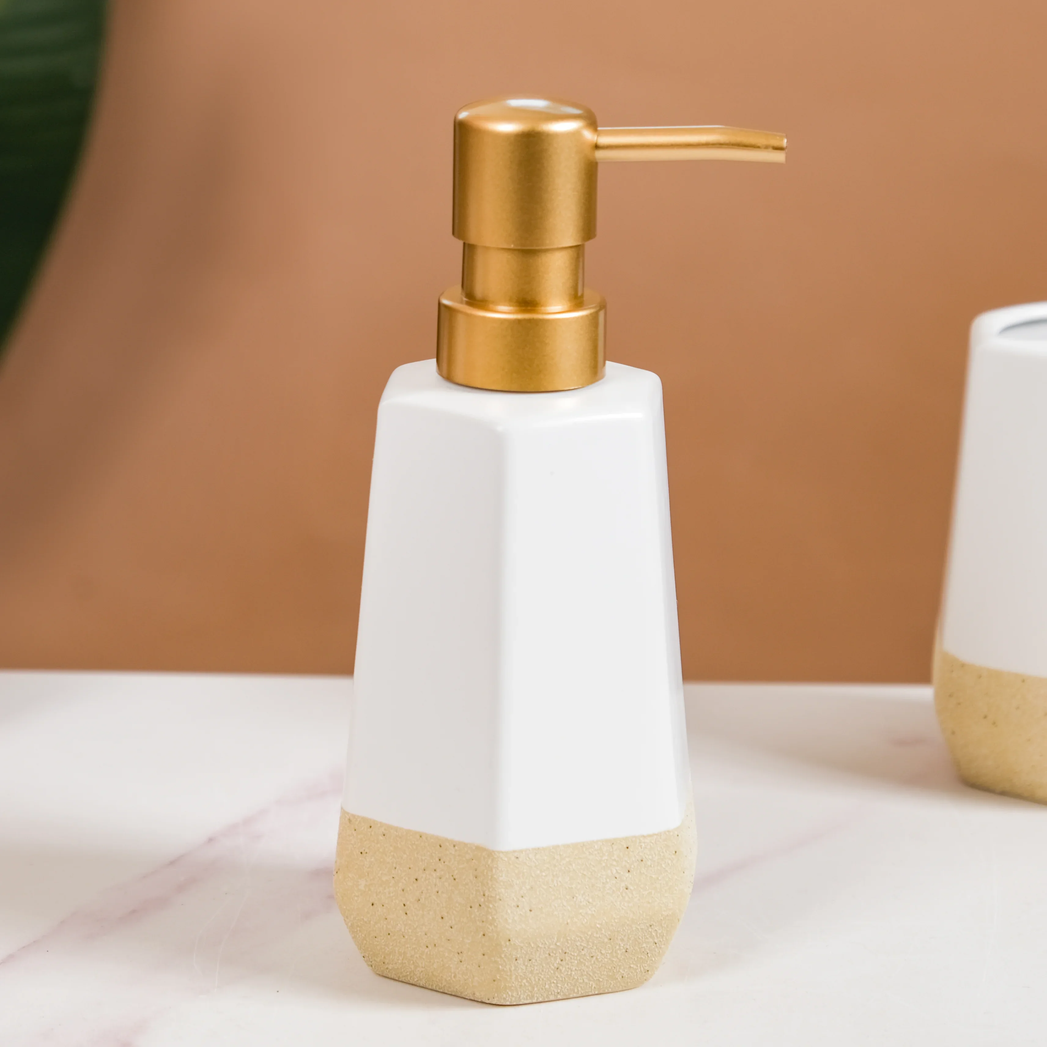 Modern Bathroom Accessories Set Of 3 - Image 7