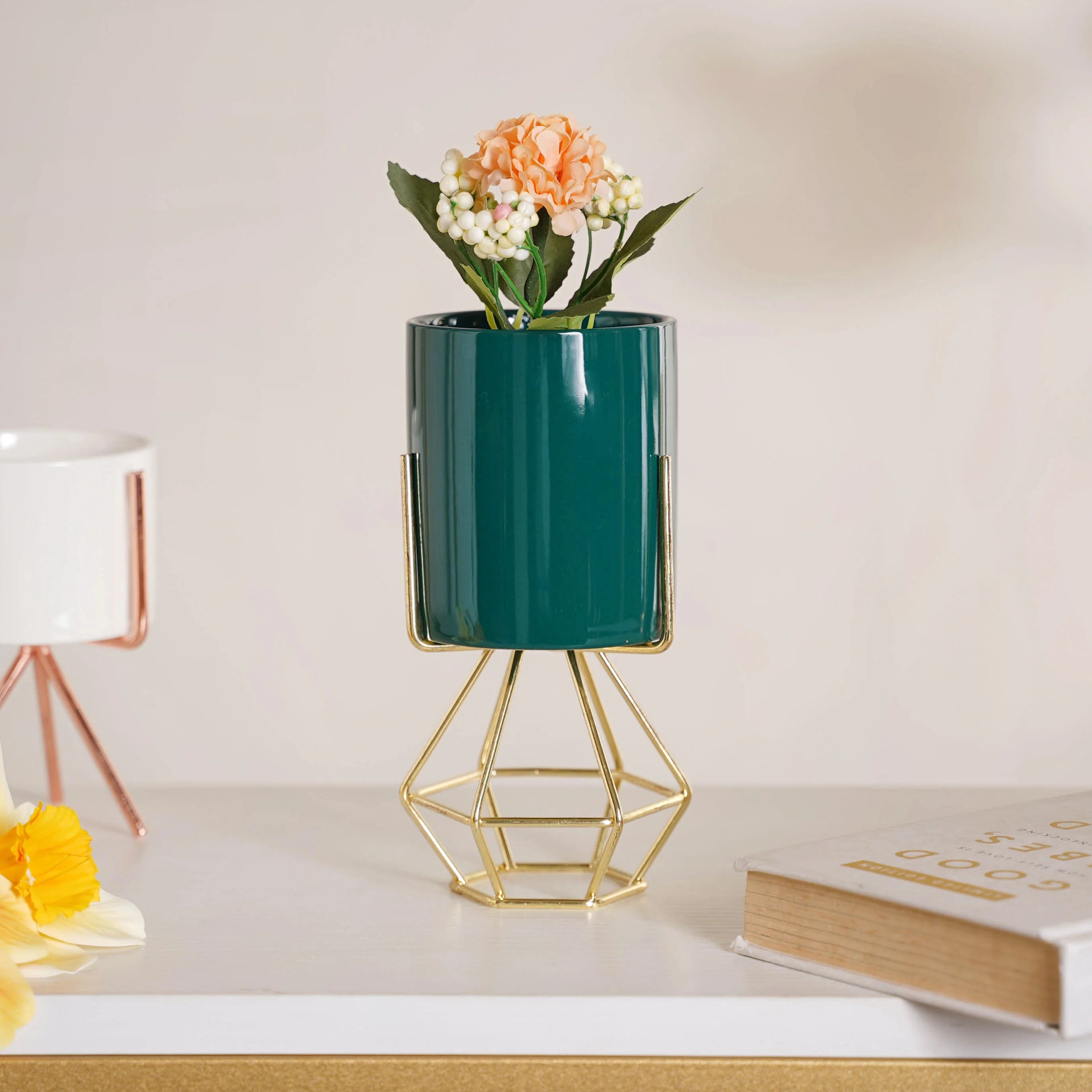 Modern Cylindrical Pot