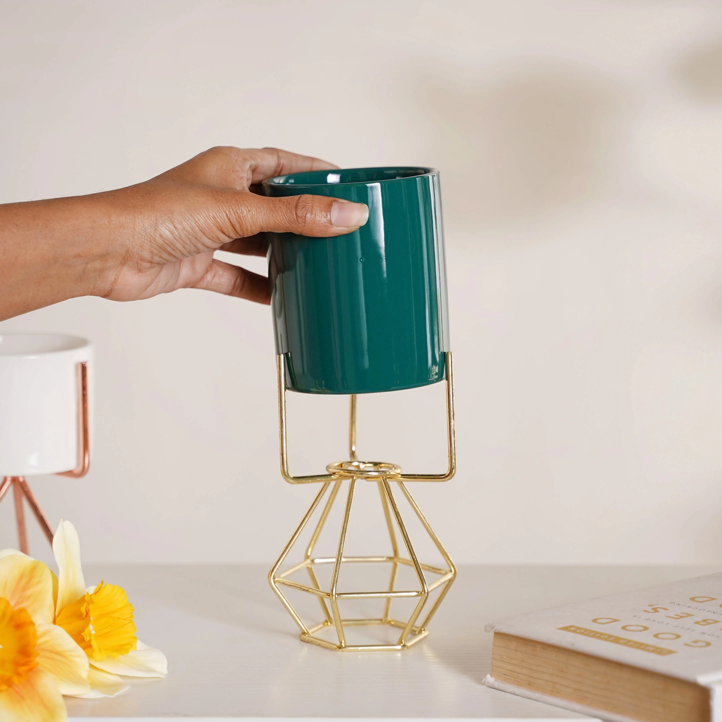 Modern Cylindrical Pot - Image 3