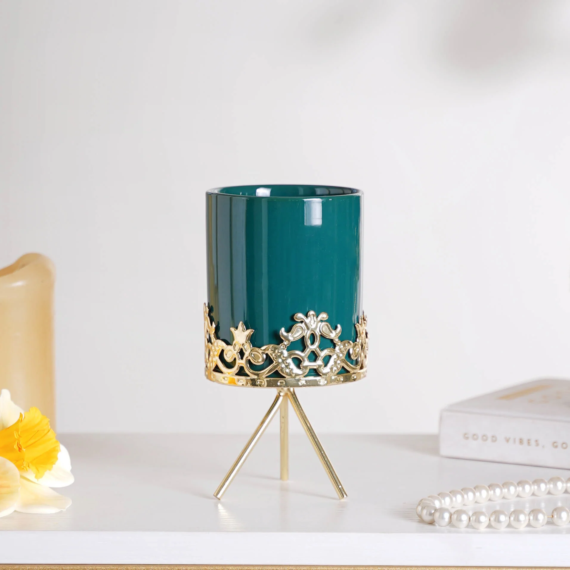 Modern Pottery Planter - Image 4