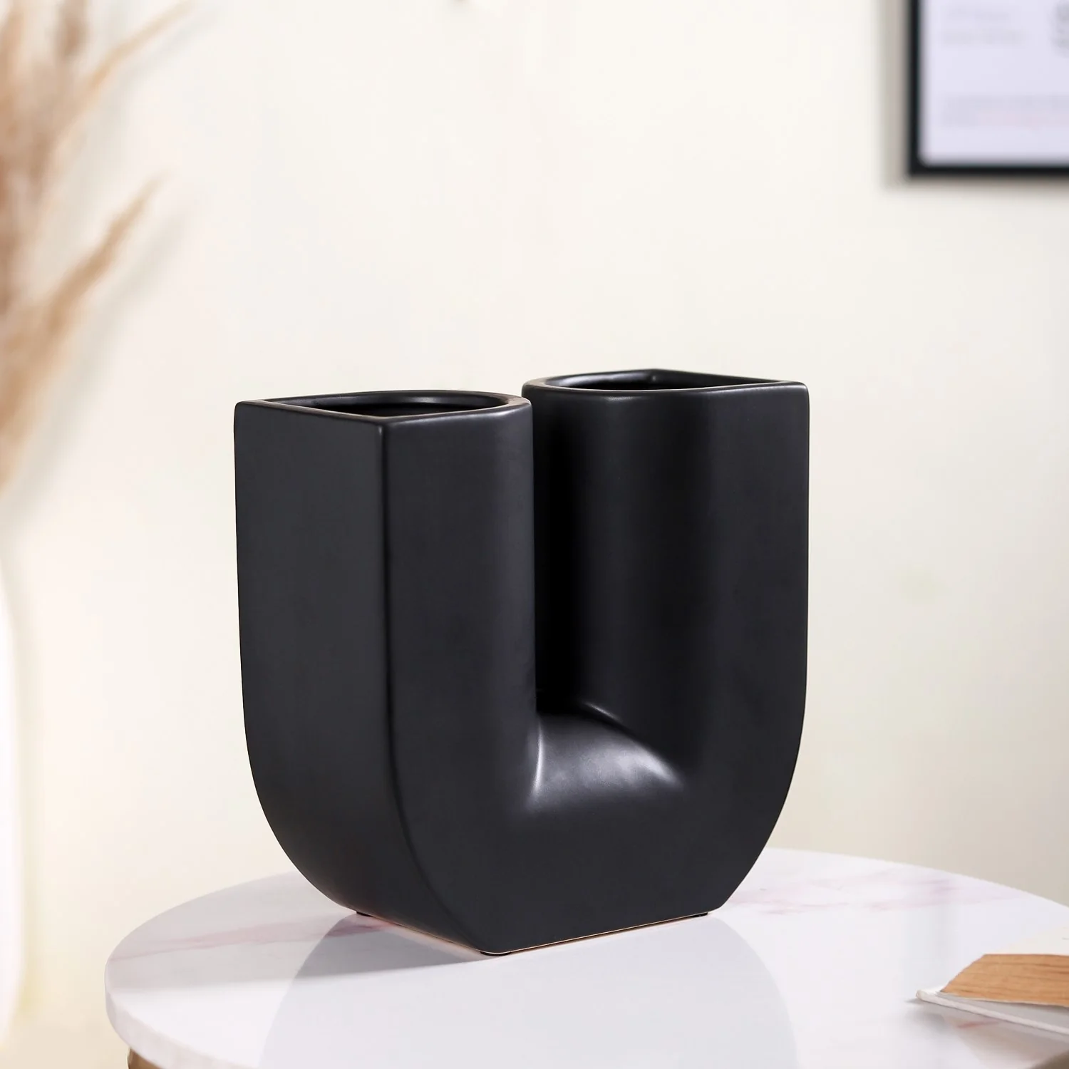 Modern U Shaped Vase Black - Image 7