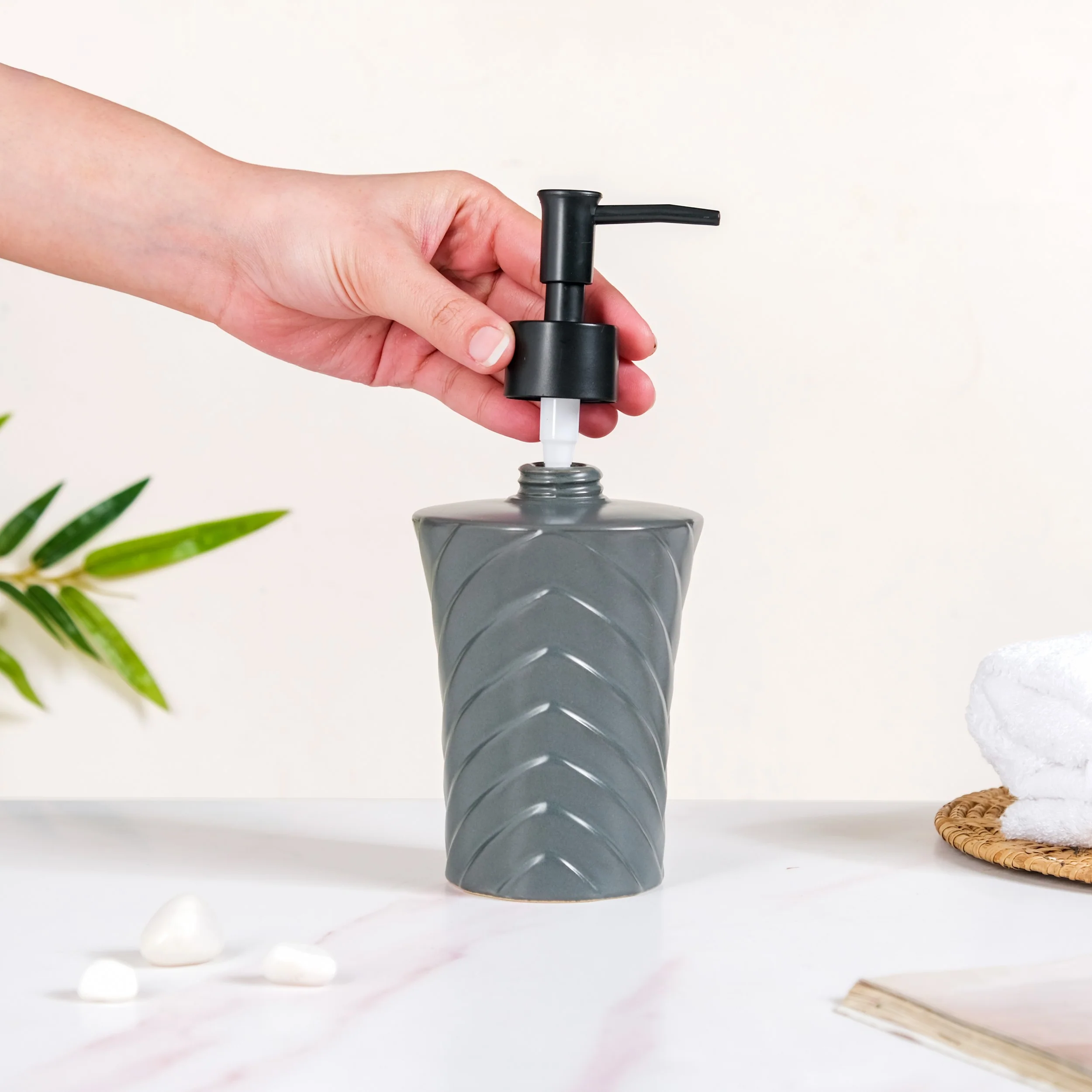 Modern Zigzag Soap Dispenser Grey 300ml - Image 2