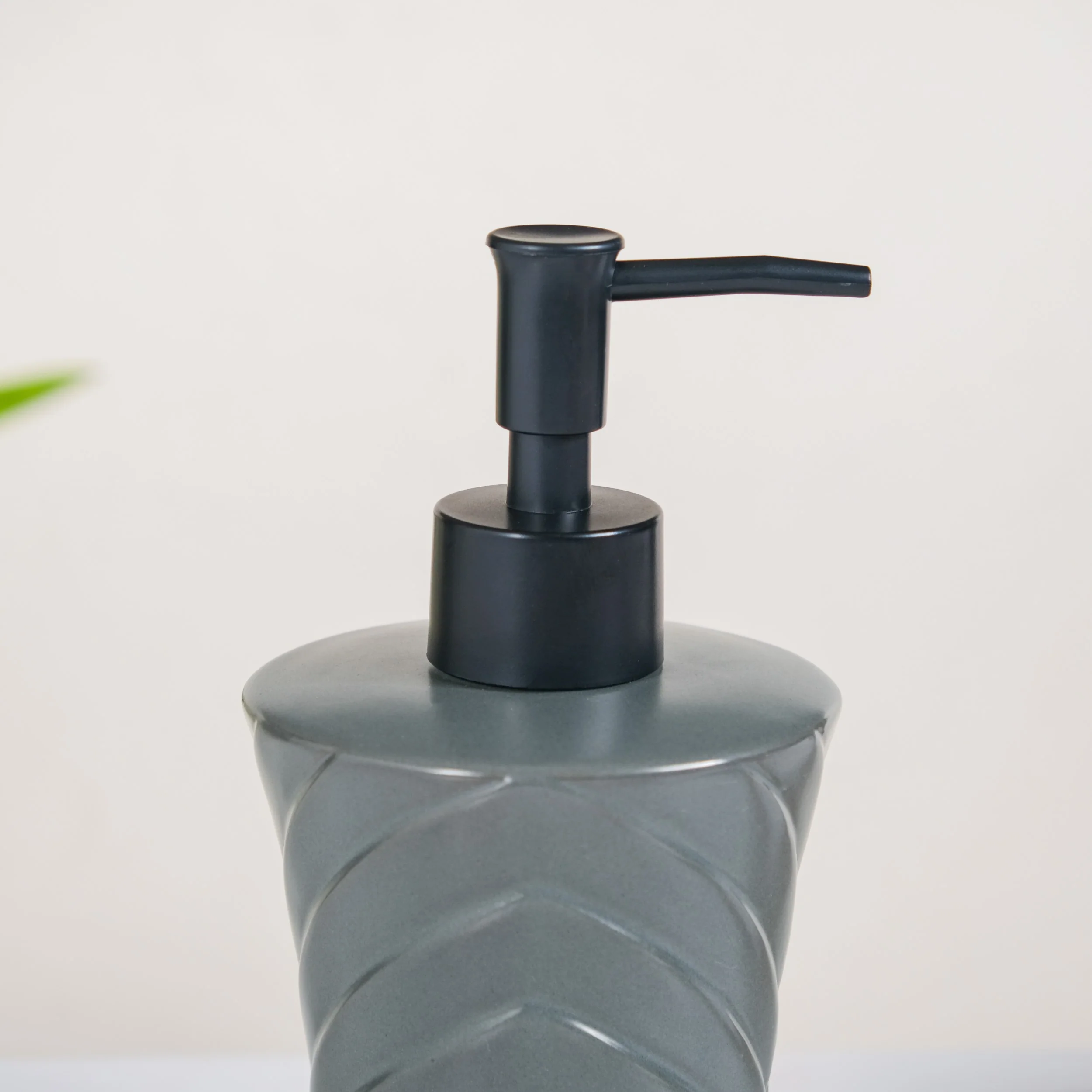 Modern Zigzag Soap Dispenser Grey 300ml - Image 3