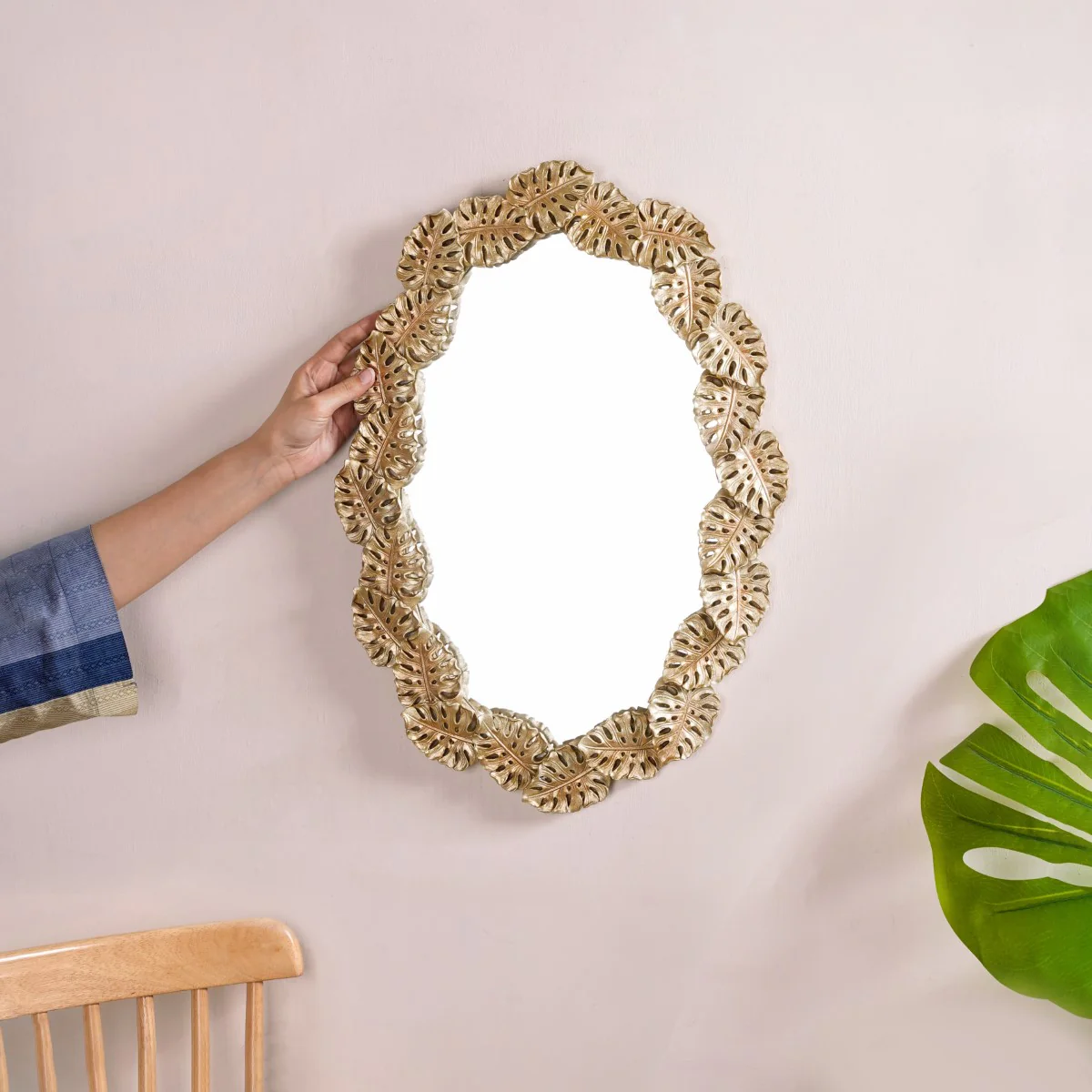 Monstera Leaf Ornate Wall Mirror Gold - Image 2